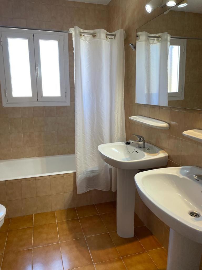 Two-Bedroom Apartment with Balcony photo 3