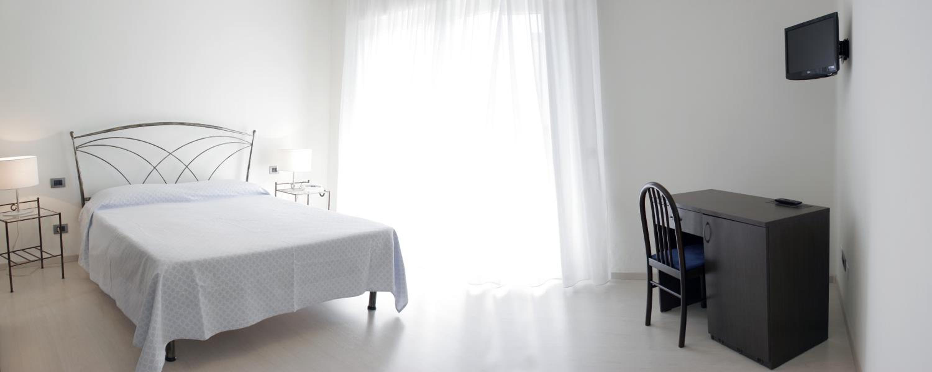 Standard Double or Twin Room - Photo 3