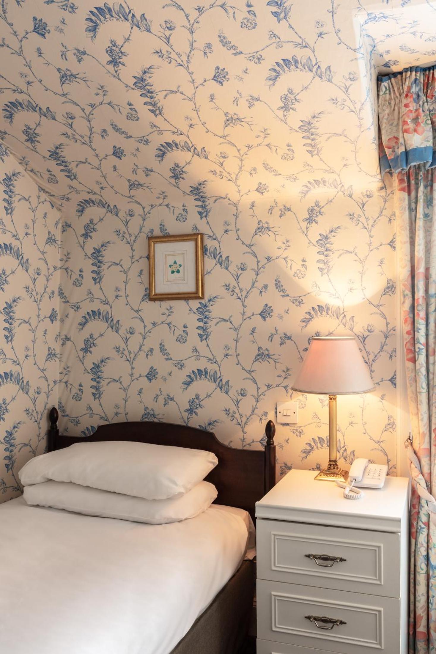 Classic Single Room
