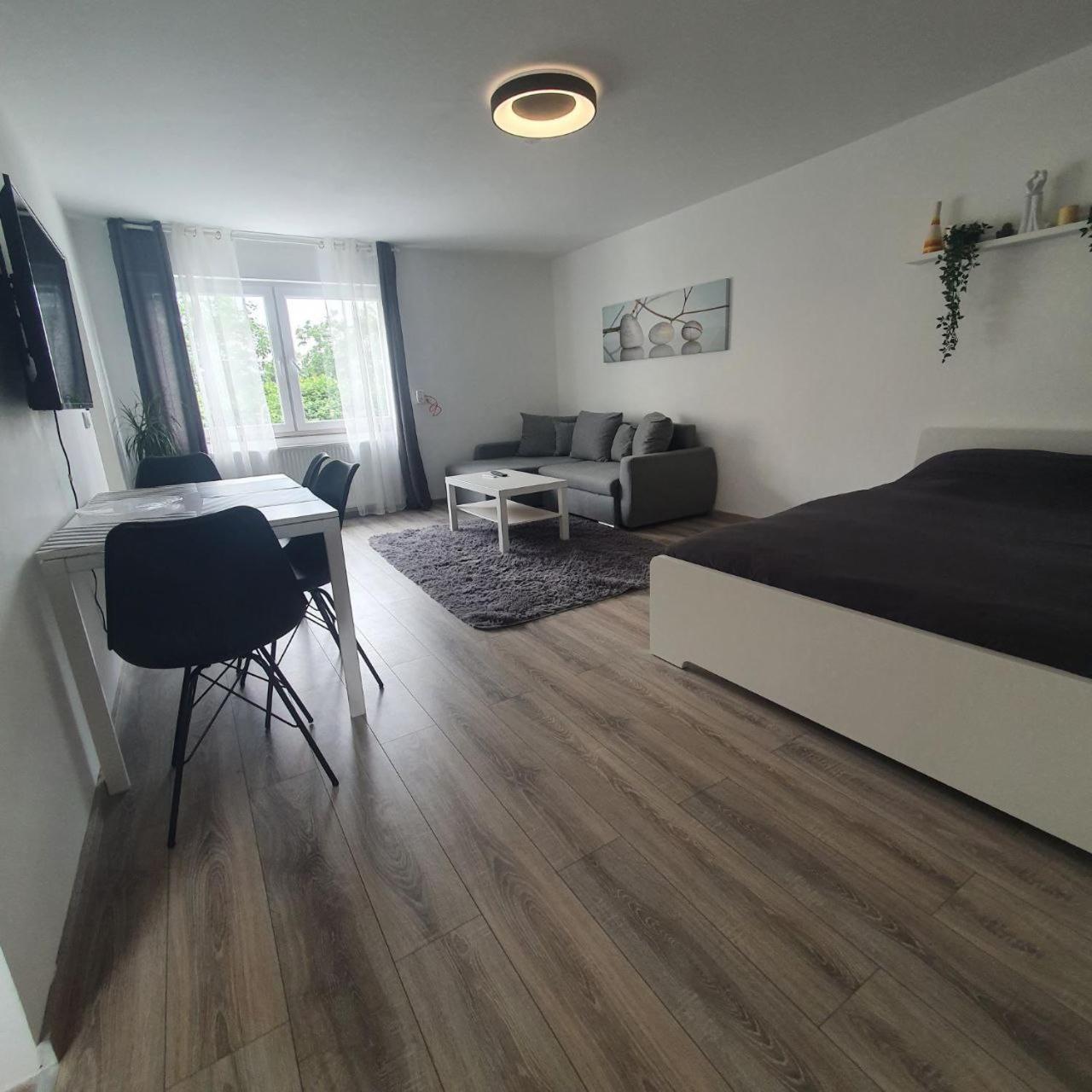 Studio Apartment - Photo 6