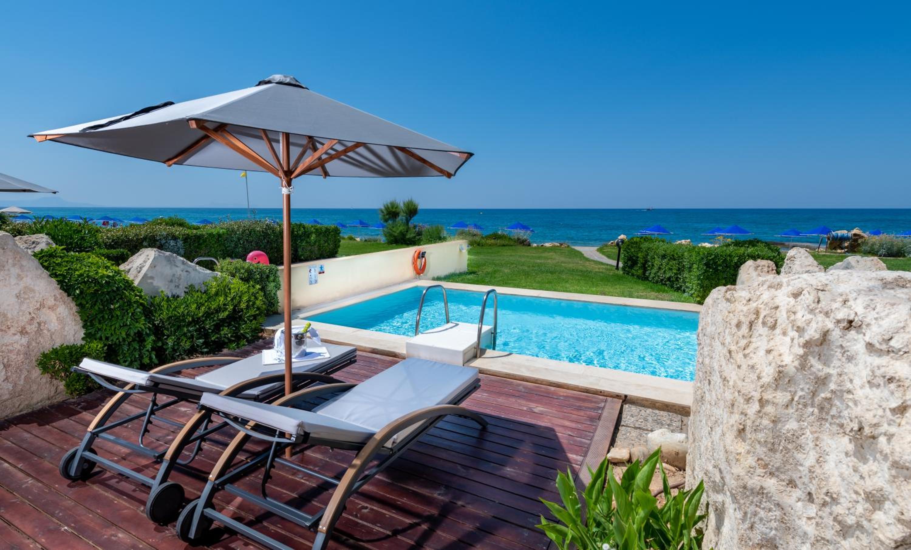 Mythica Bungalow with Private Pool, Beachfront - Photo 4