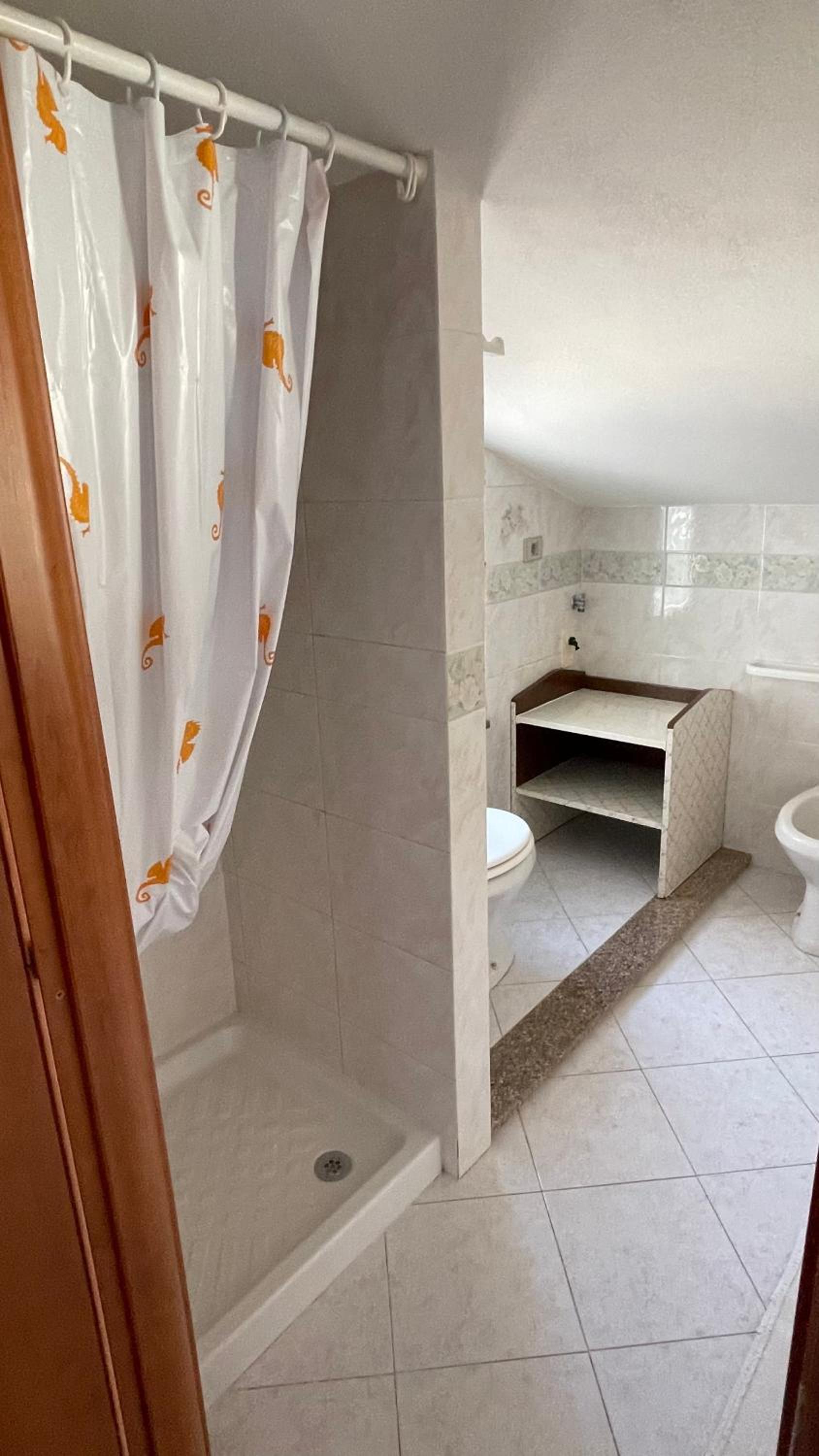 Quadruple Room with Private Bathroom - Photo 3
