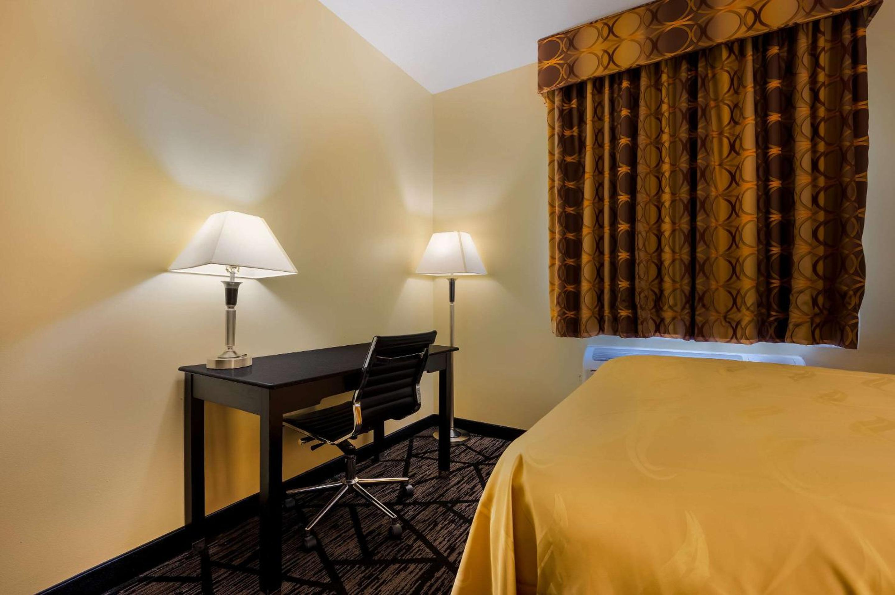 King Room - Non Smoking - Photo 2