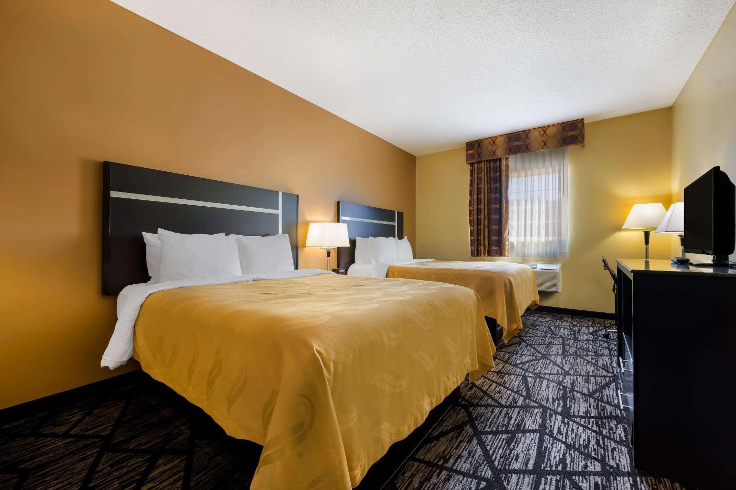 Double Room with Two Double Beds - Non-Smoking - Photo 2