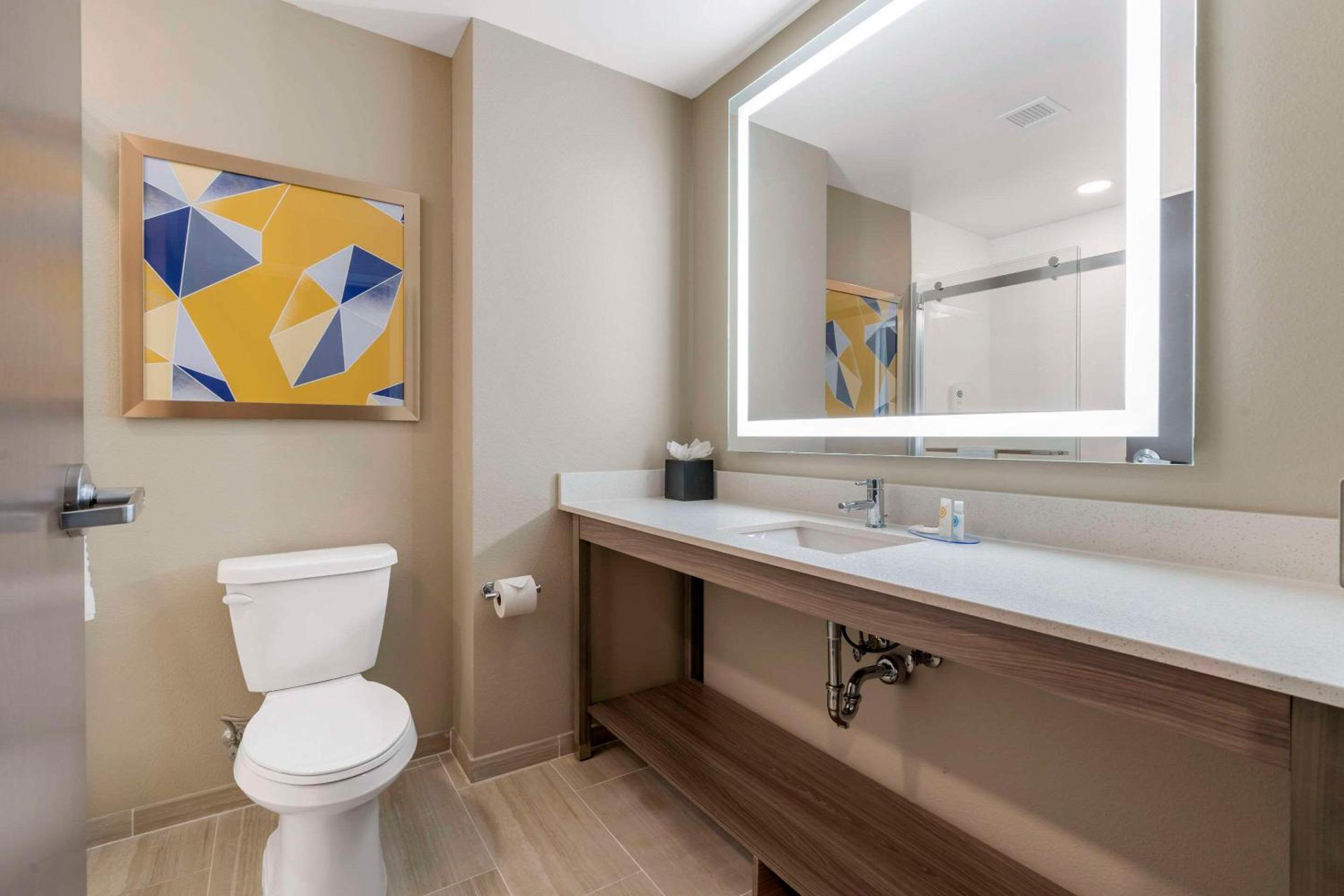 Double Queen Superior Suite (2 Adults + 2 Children)