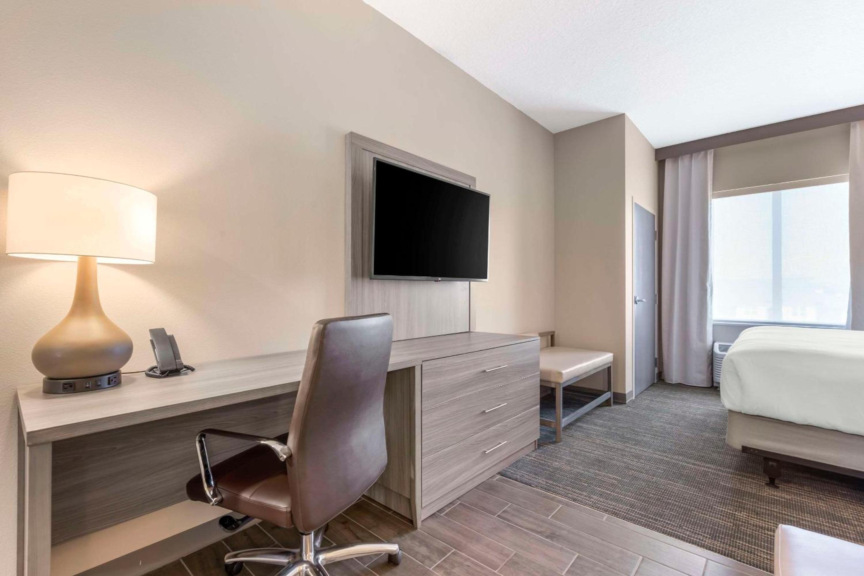 Double Queen Superior Suite (2 Adults + 2 Children)
