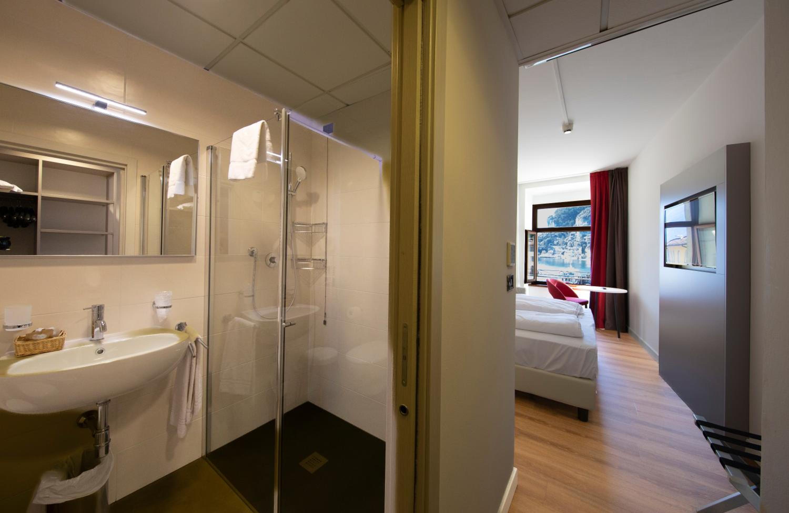 Triple Room with Lake View photo 3