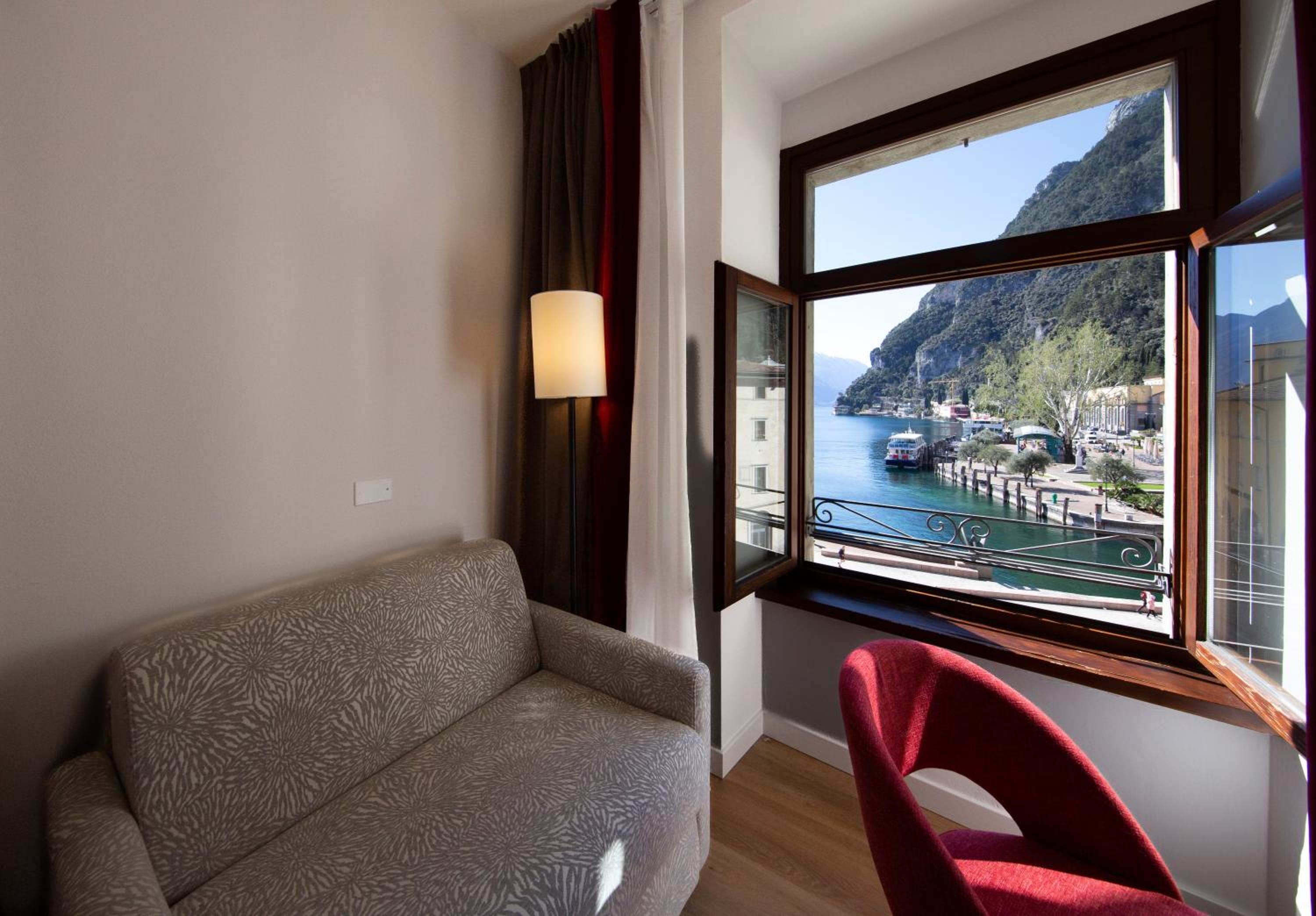 Triple Room with Lake View photo 2