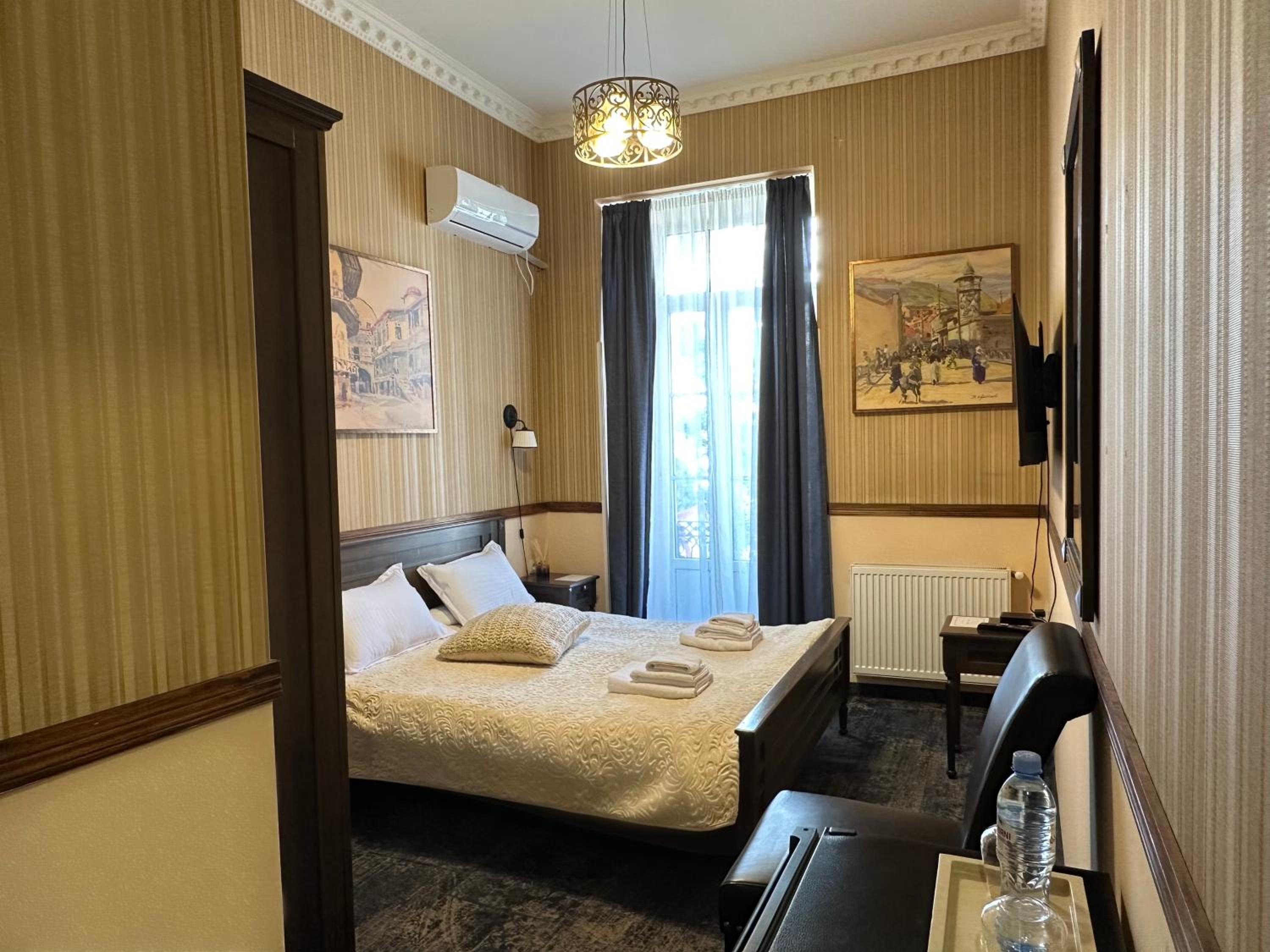 Queen Room with Balcony