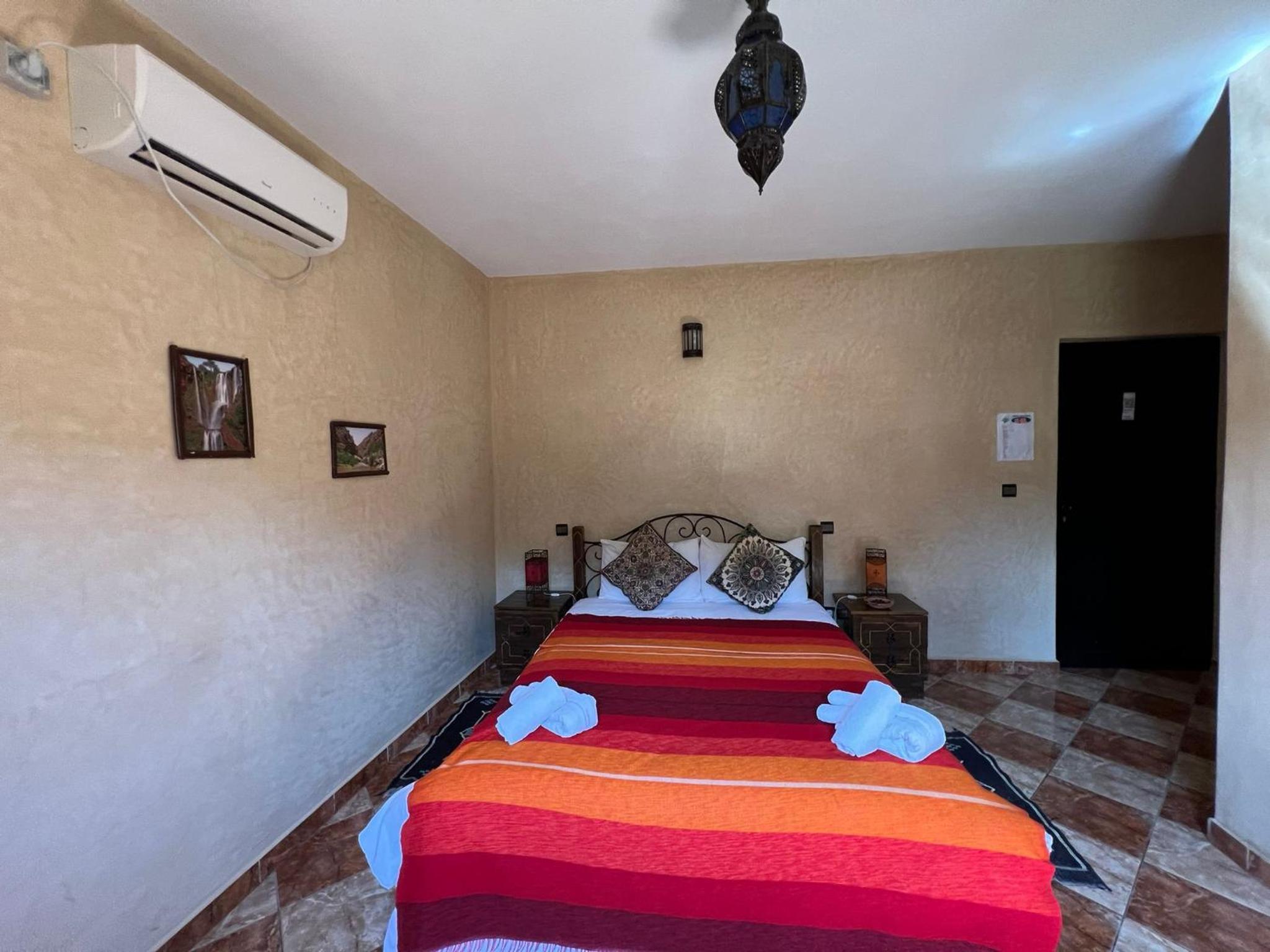 Deluxe Double Room with Shower - Photo 18
