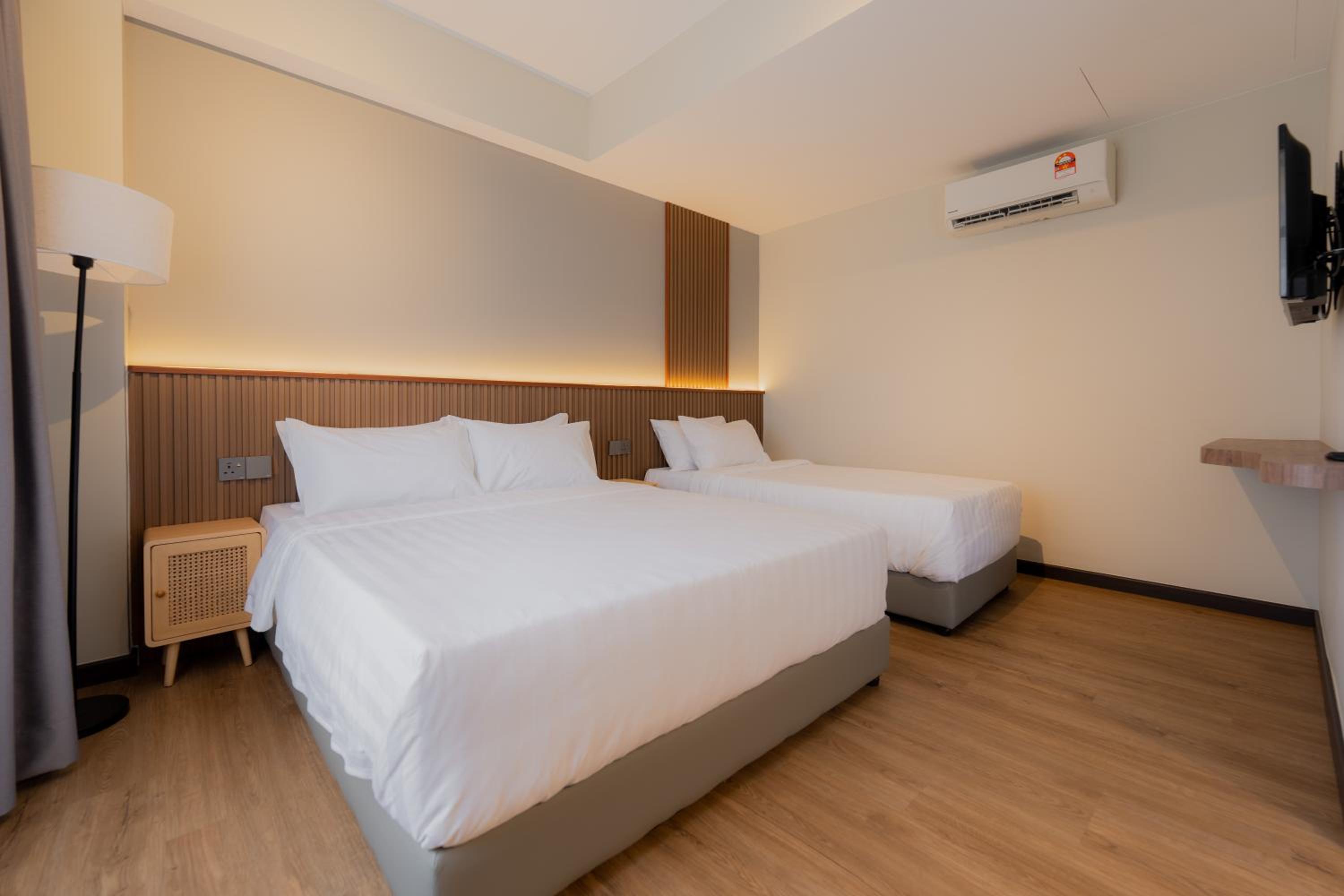 Triple Room with City View - Photo 1
