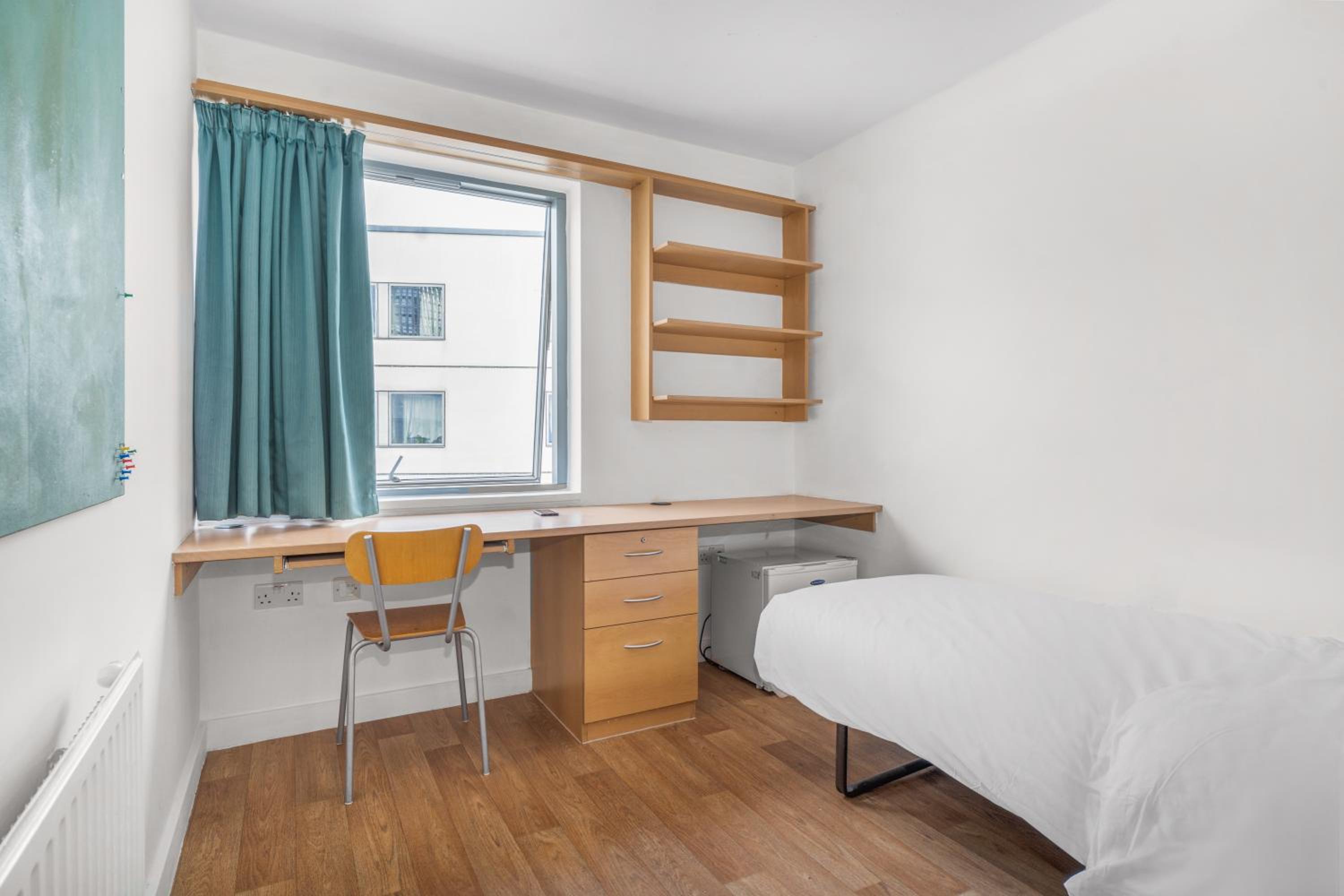 Single Room with Private Bathroom photo 2