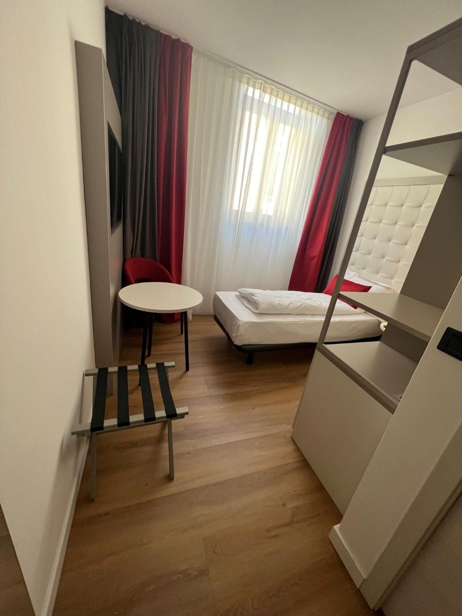 Single Room photo 2