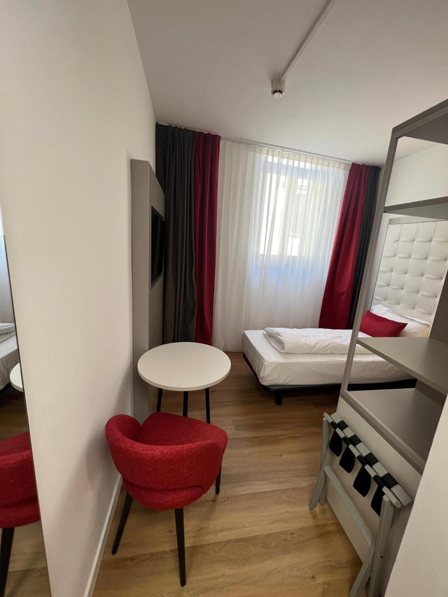 Single Room photo 3