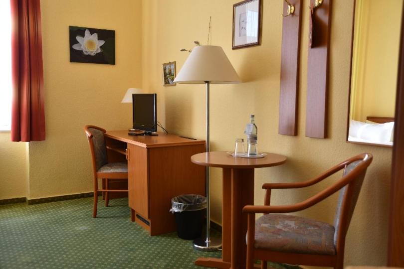 Budget Double Room photo 2