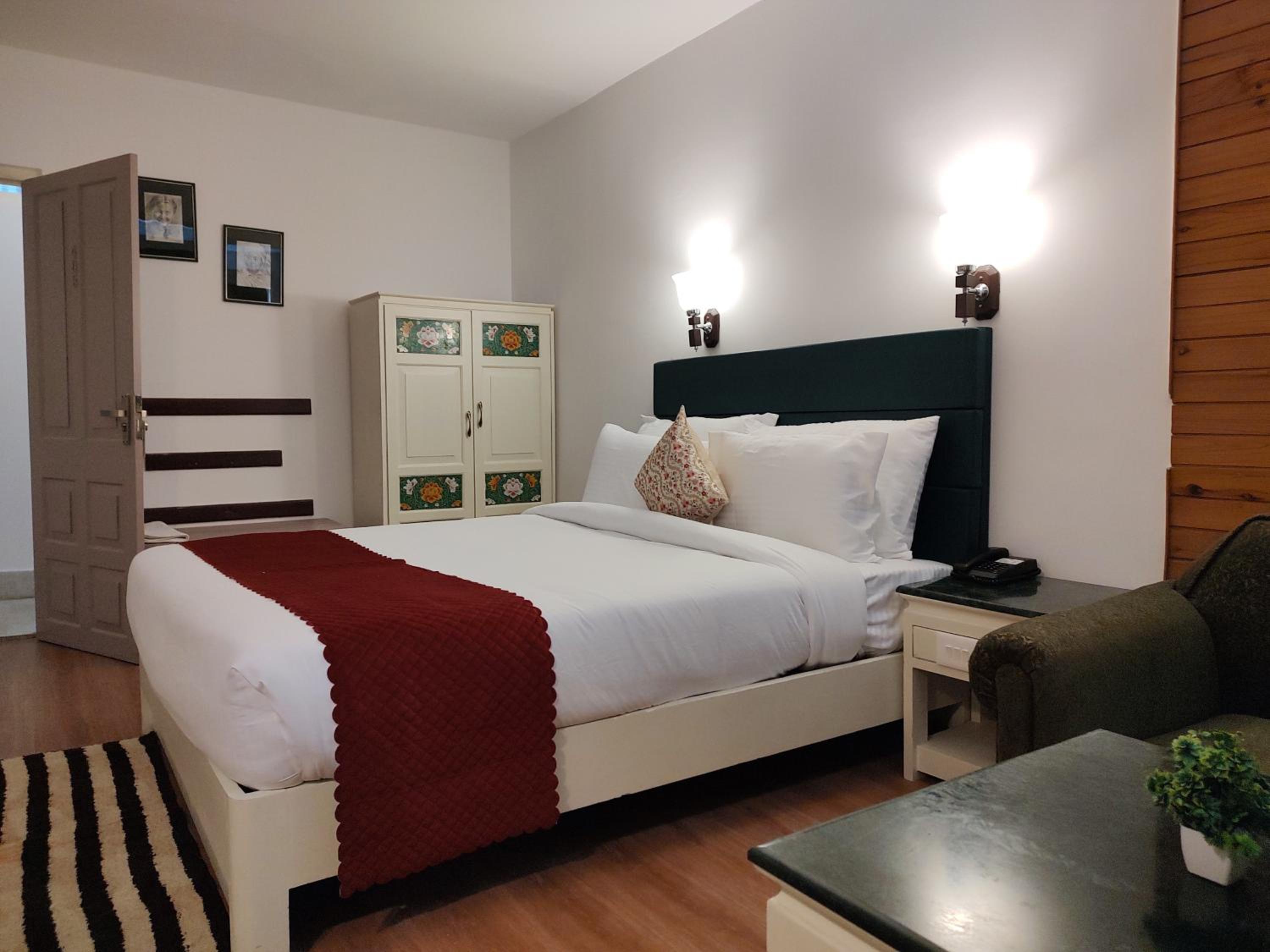Deluxe Room - Photo 9