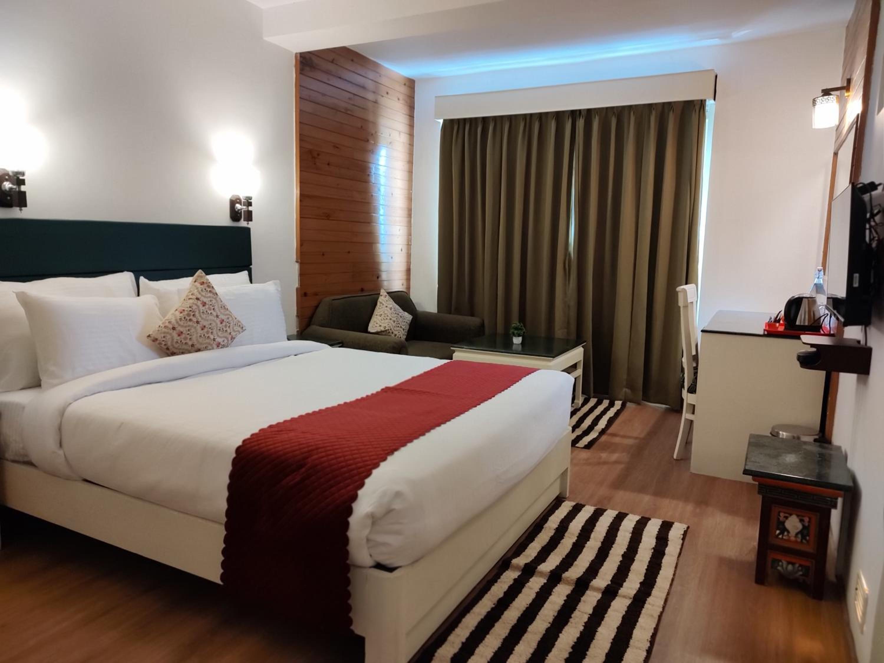Deluxe Room - Photo 10