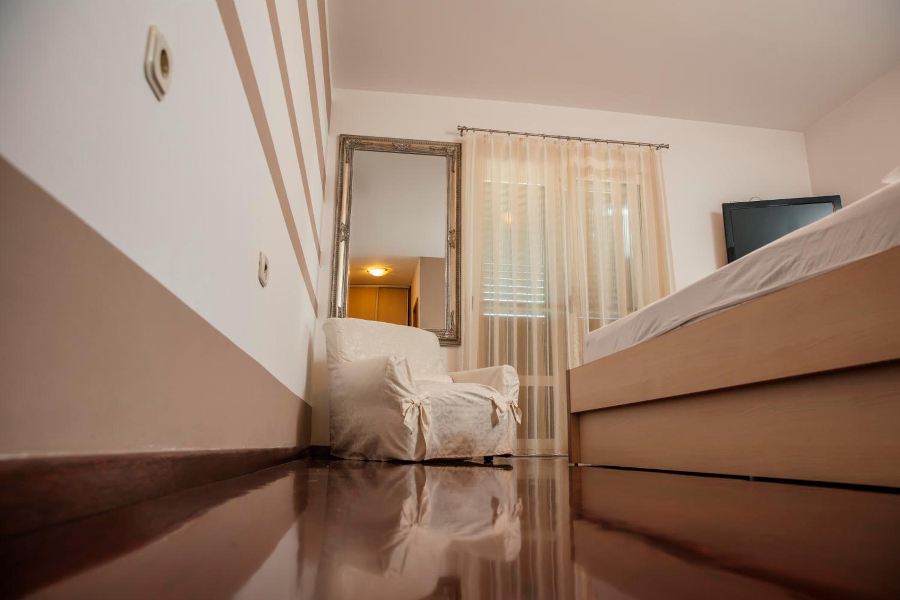 Double Room - Photo 28