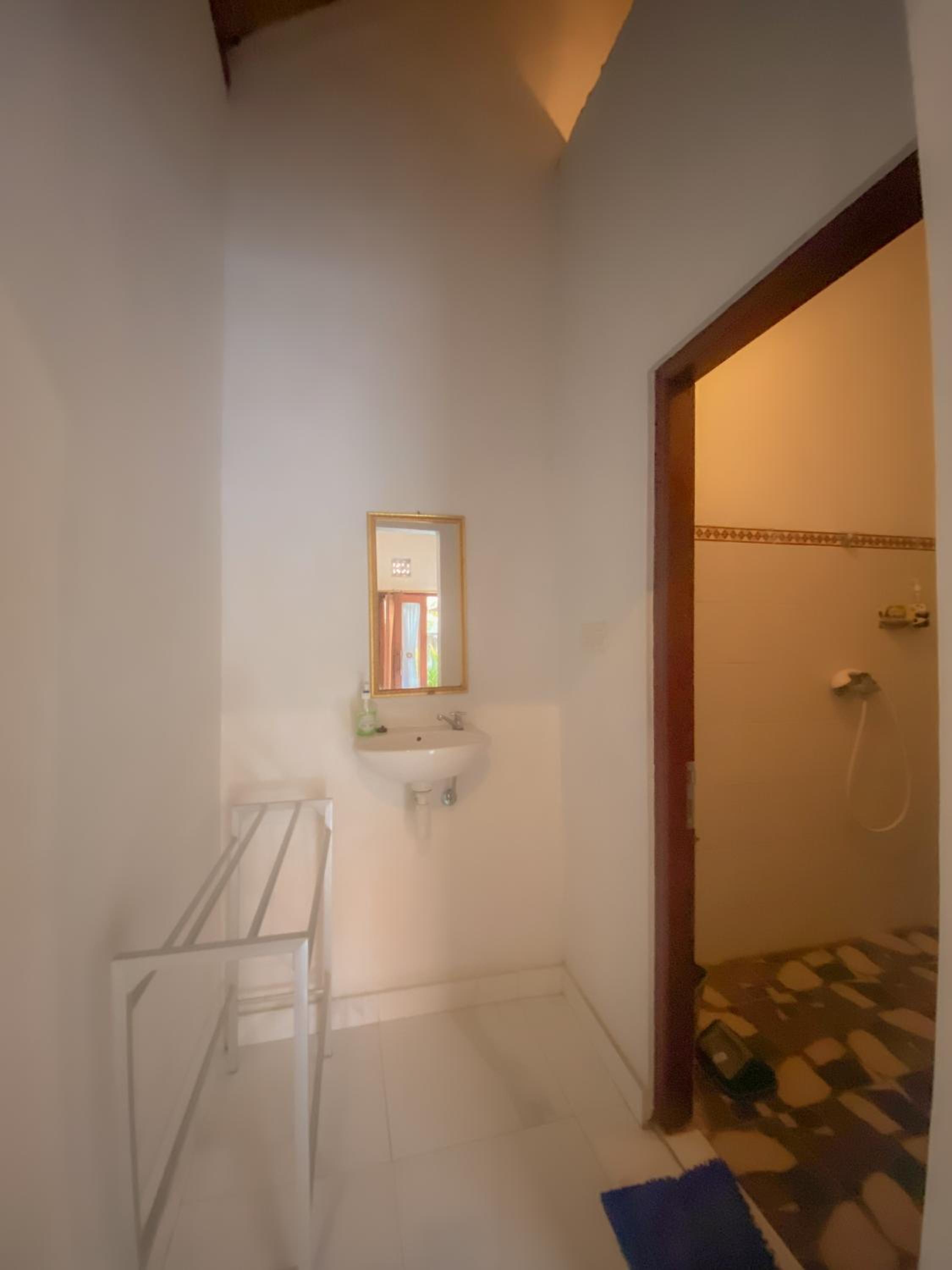 Budget Double Room - Photo 5