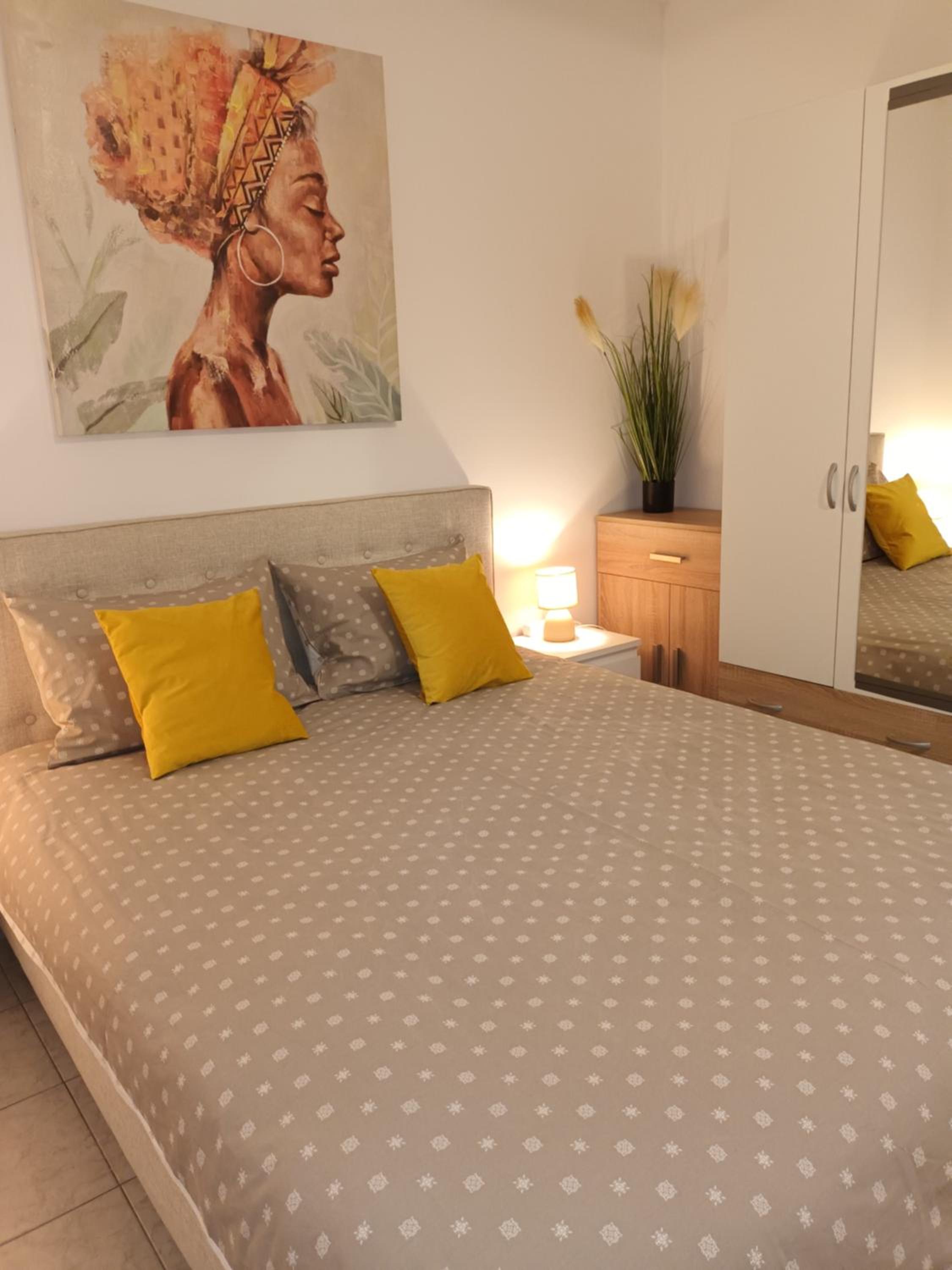 One-Bedroom Apartment - Photo 4
