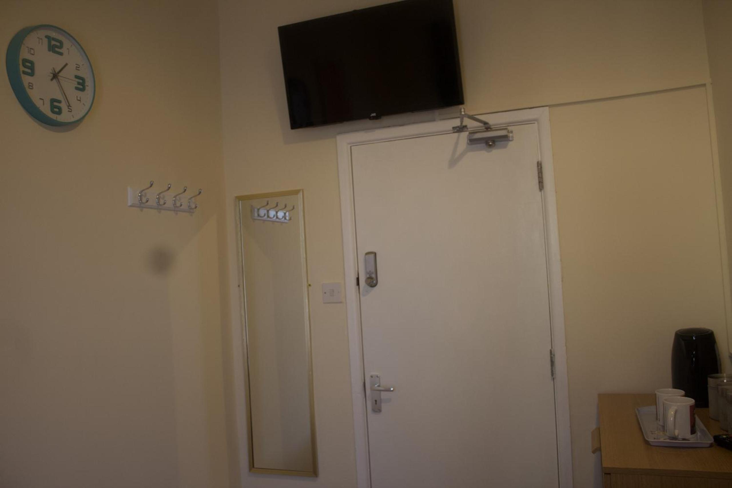 Budget Twin Room photo 2