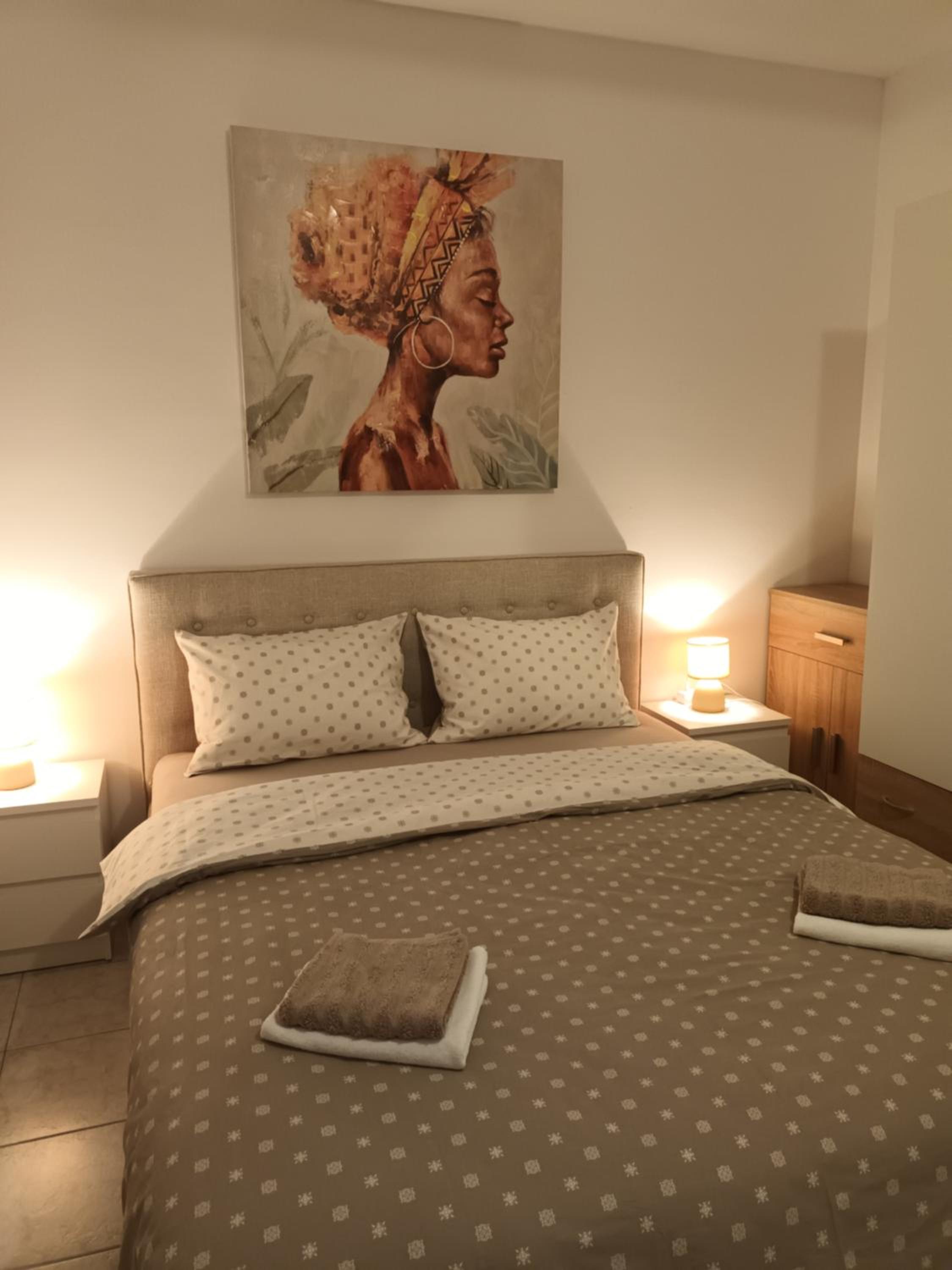 One-Bedroom Apartment - Photo 1