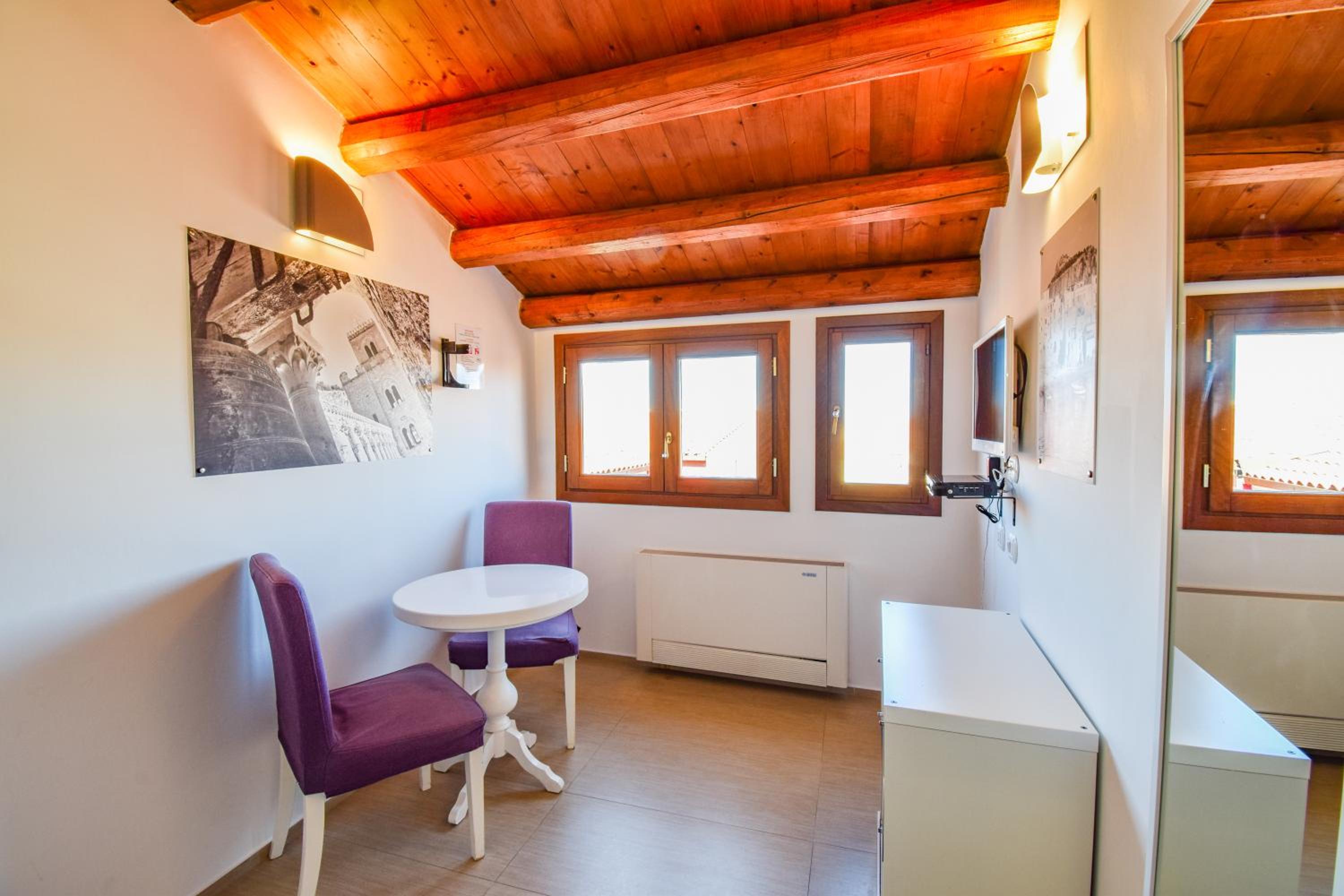 One-Bedroom Apartment with Sea View photo 3