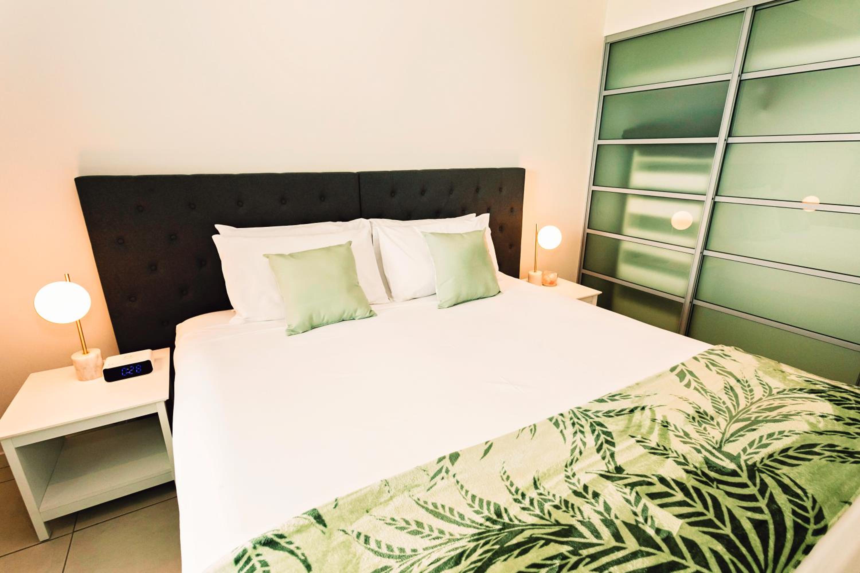 Deluxe Double Room with Balcony and Sea View