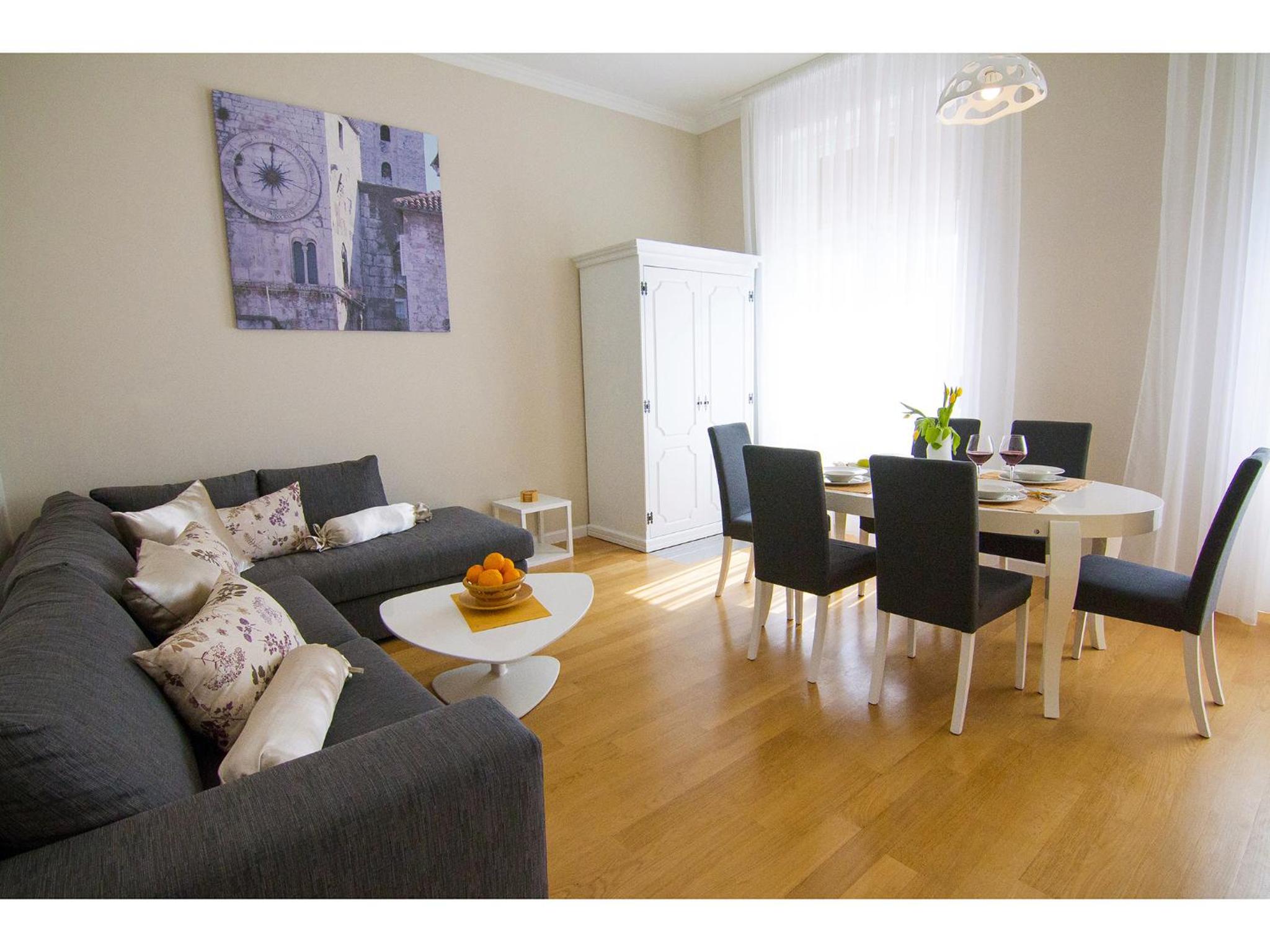 Luxury Two-Bedroom Apartment with Sea View - Photo 3