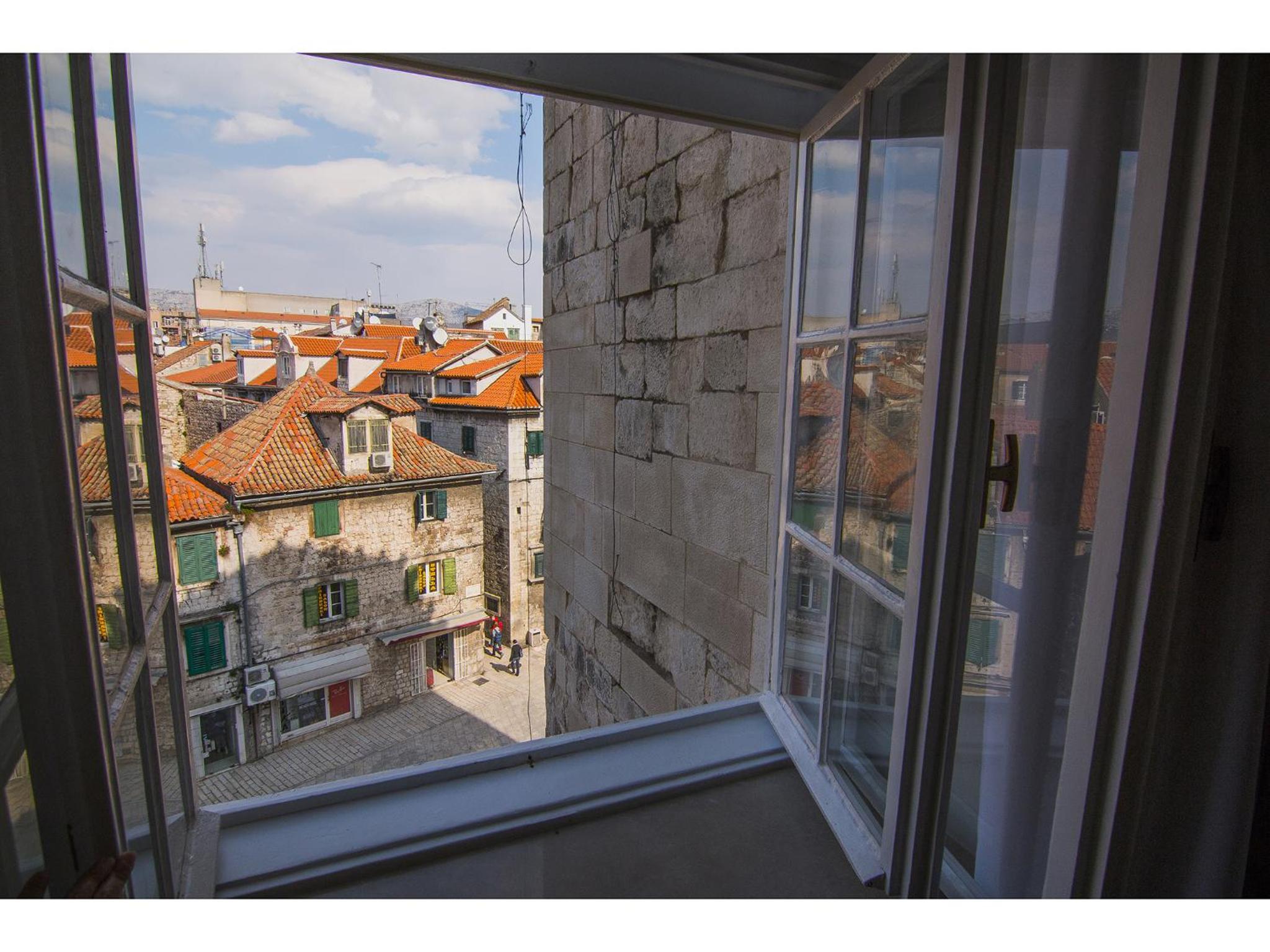 Luxury Two-Bedroom Apartment with Sea View - Photo 12