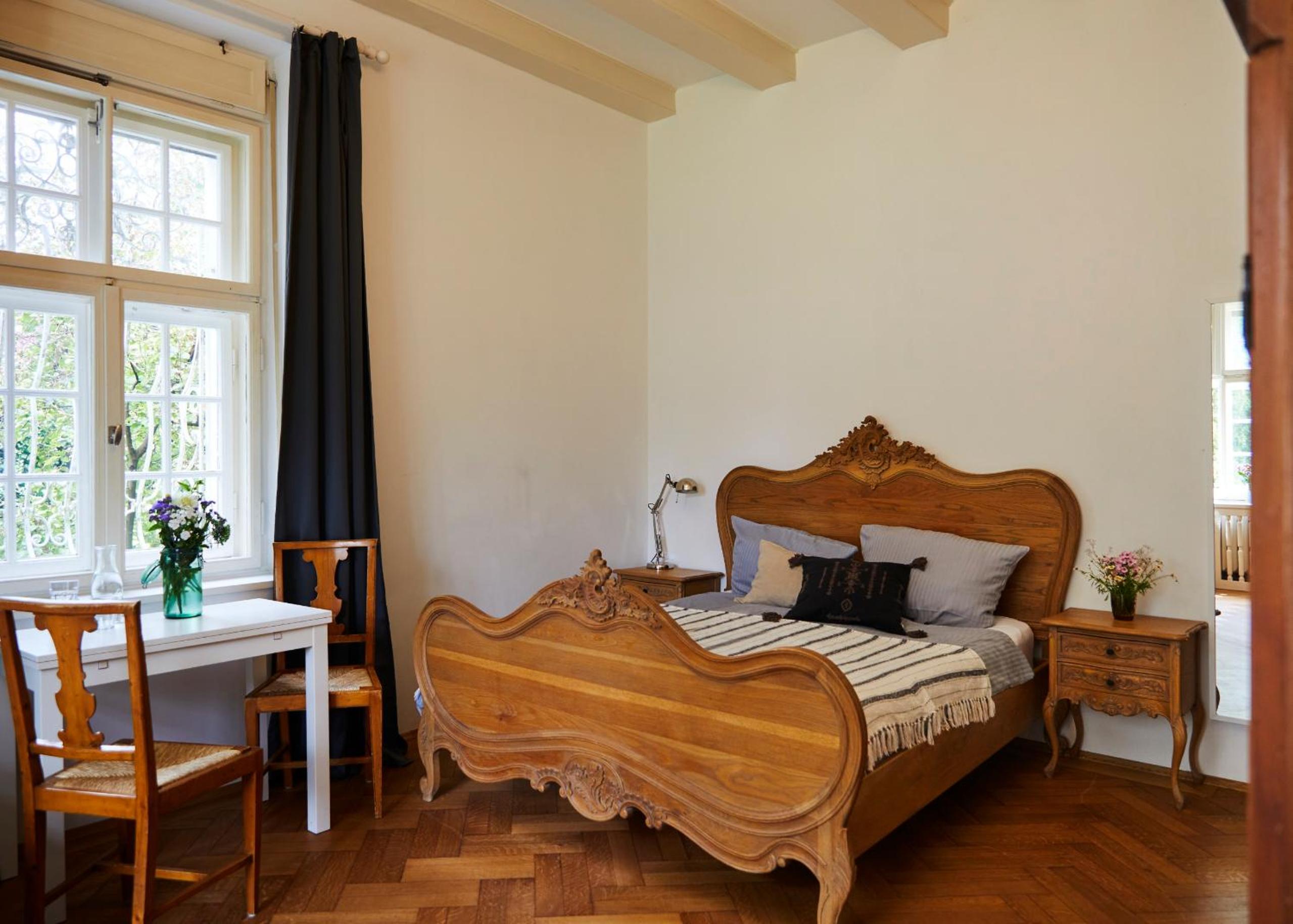 Five-Bedroom Deluxe Apartment