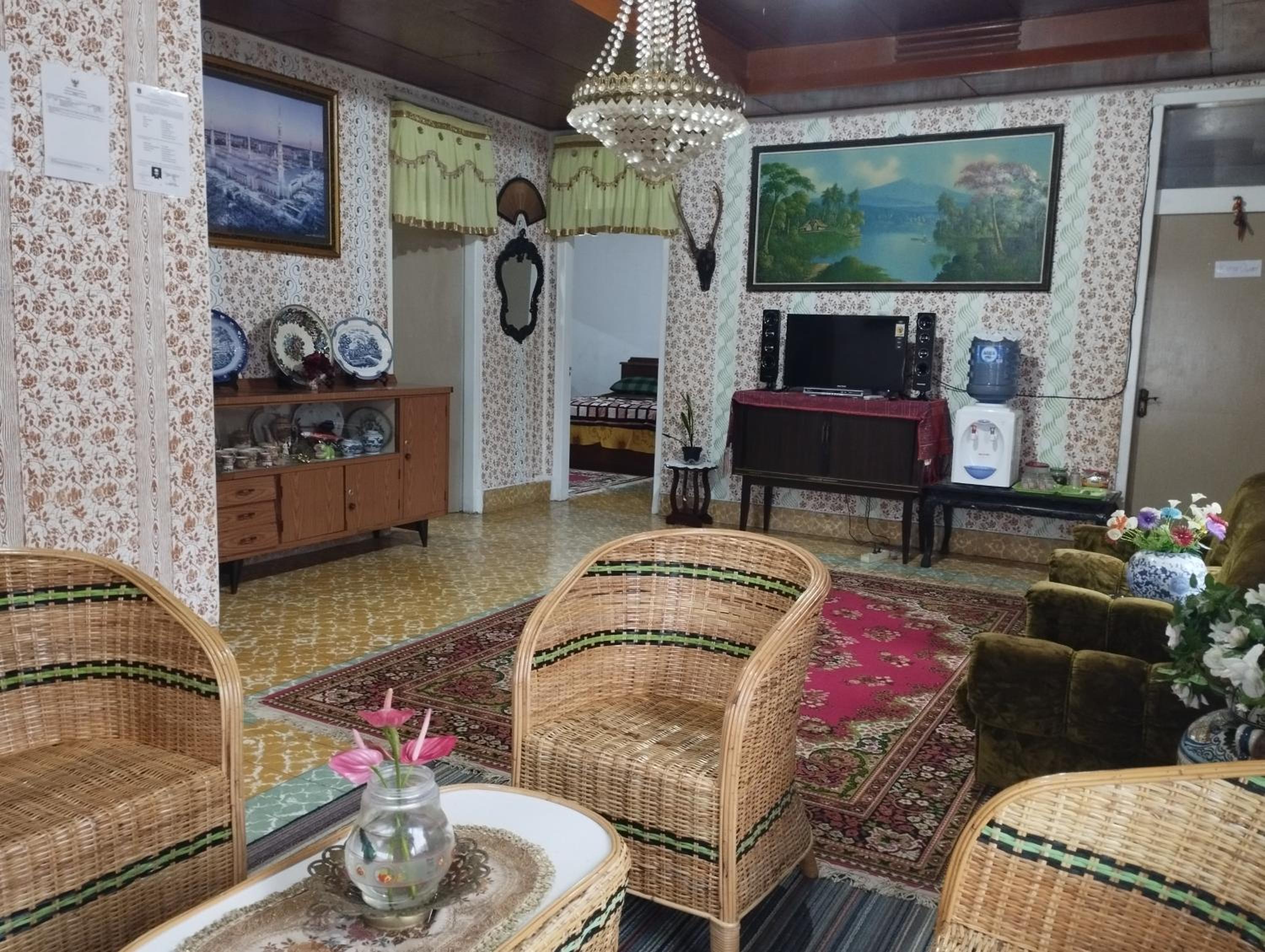 Family Room with Private Bathroom photo 1