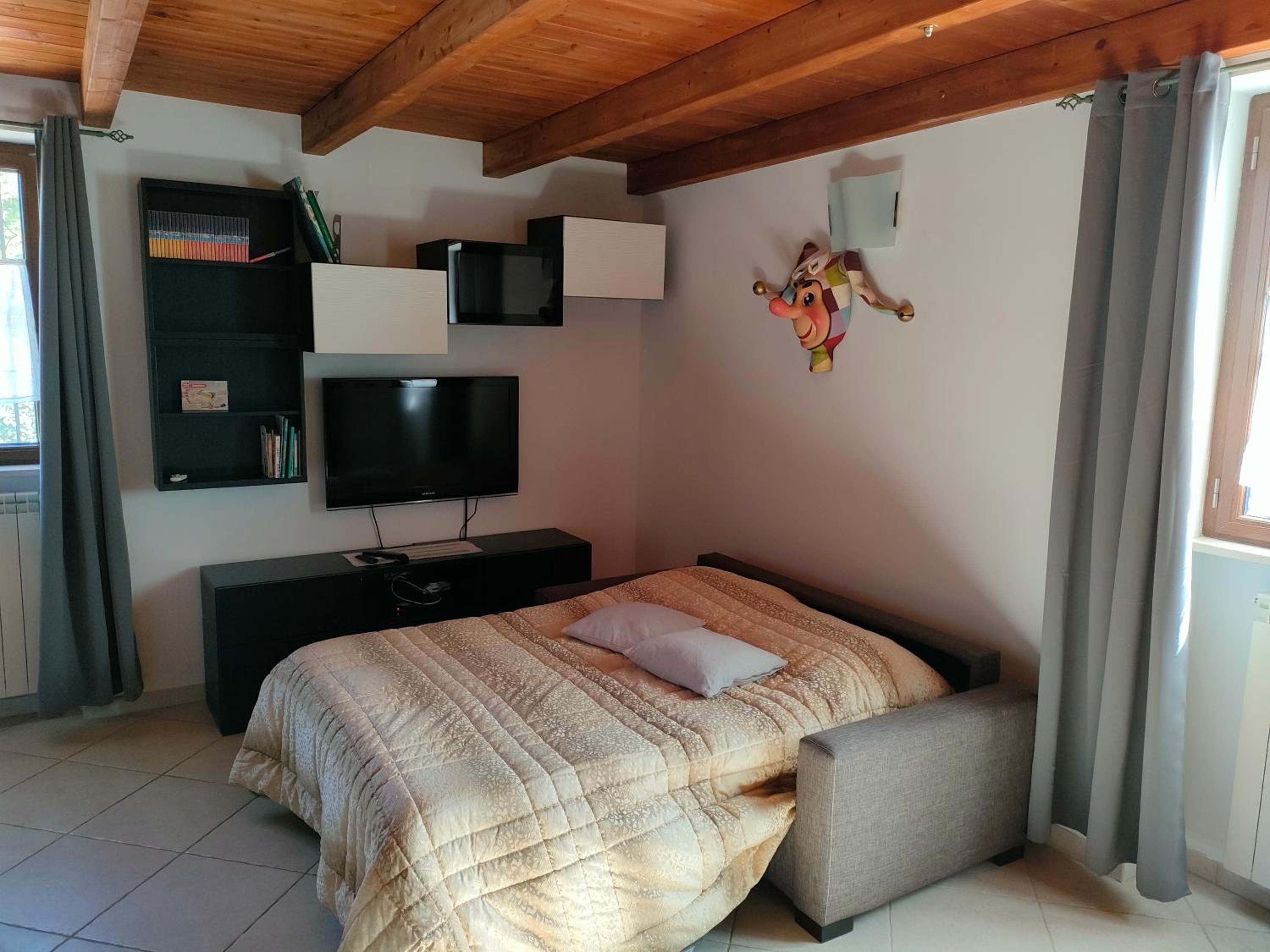 One-Bedroom House photo 1