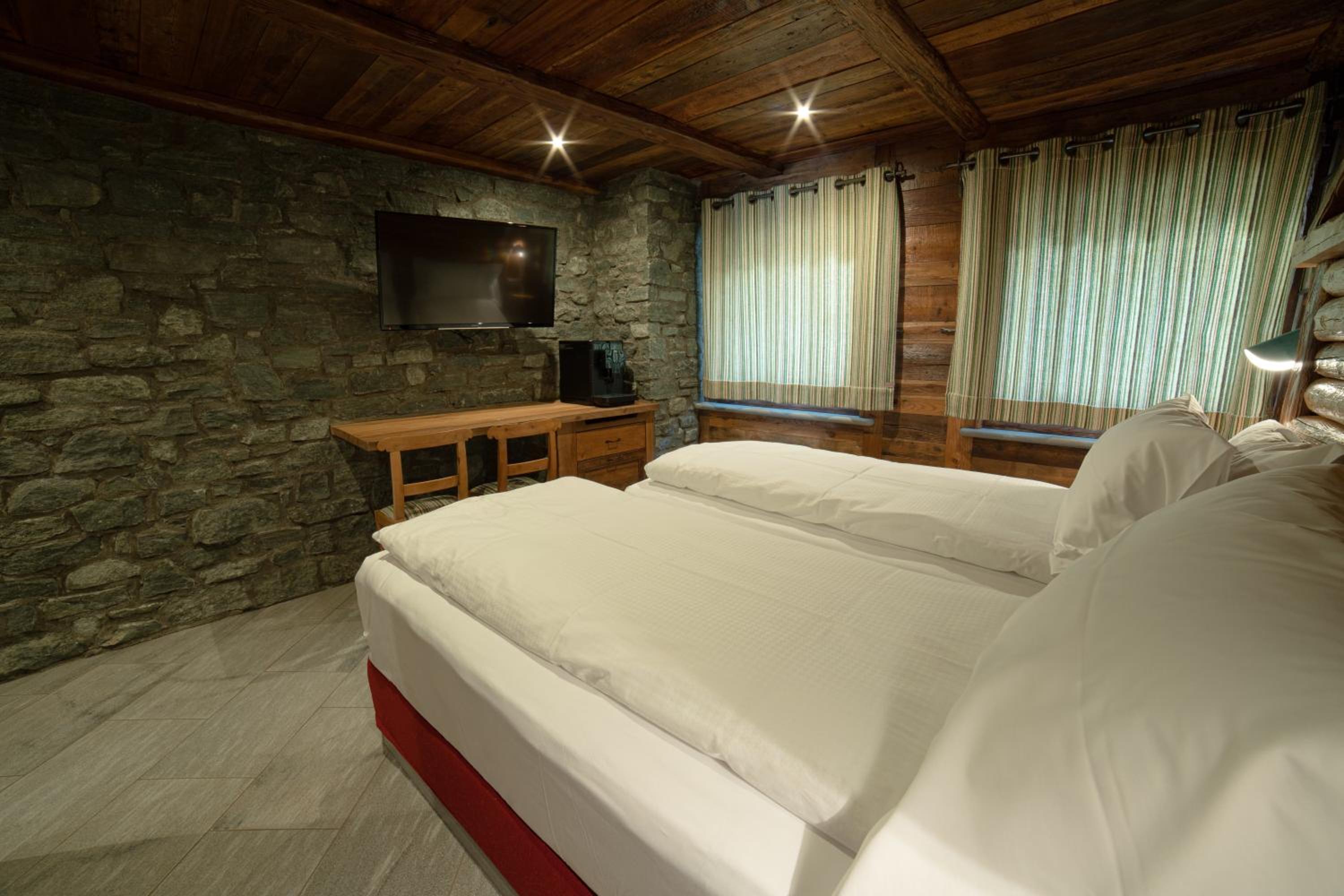 Deluxe Junior Suite - Photo 3