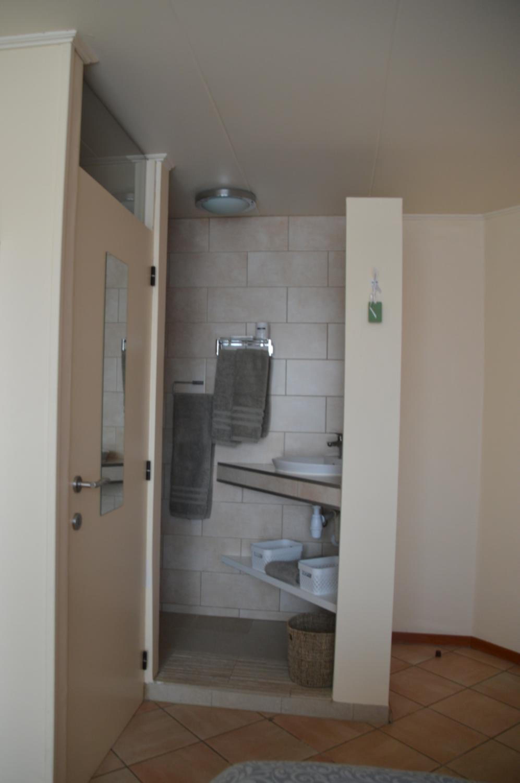 Standard Twin Room with Garden View photo 3