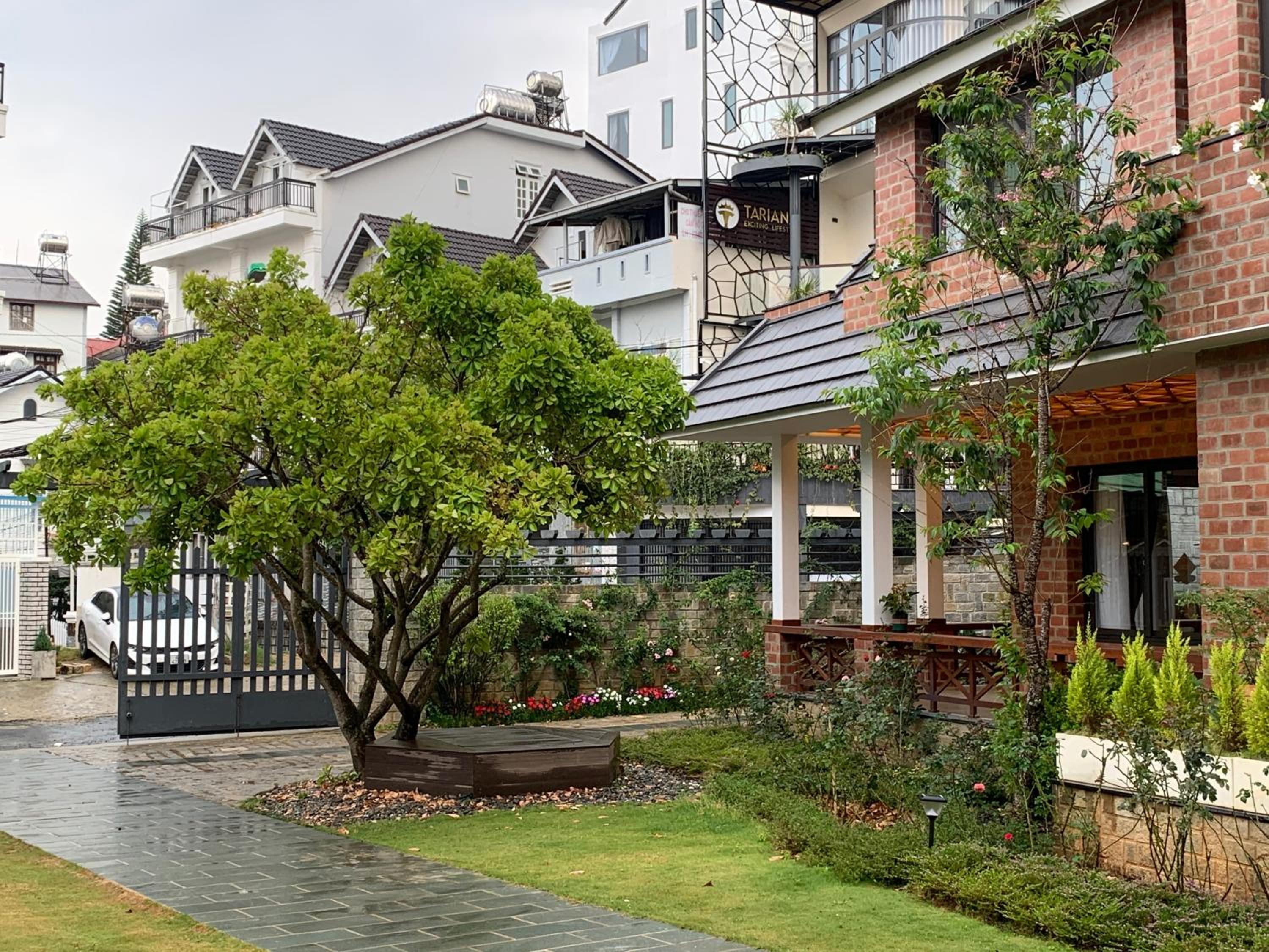 Villa with Garden View - Photo 12