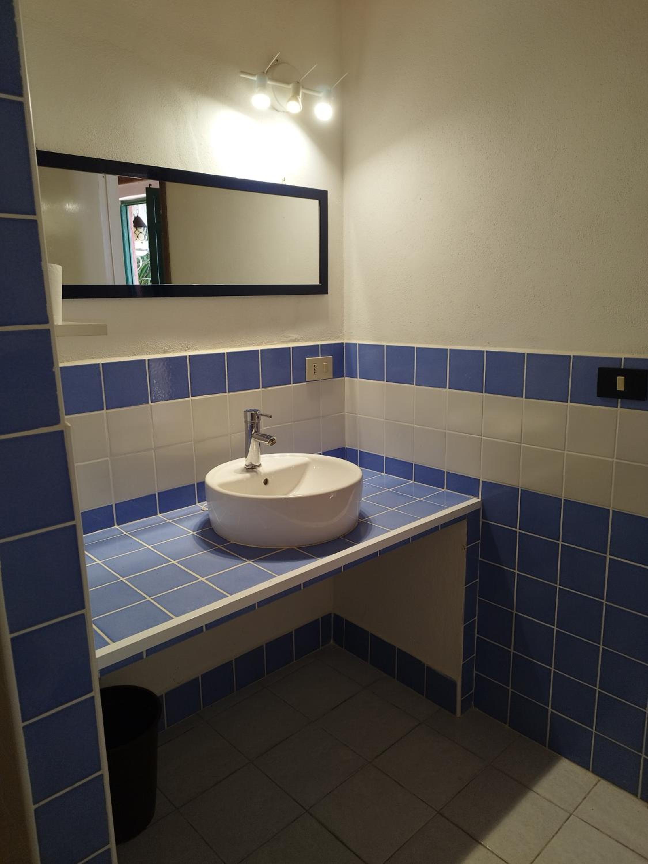 One-Bedroom House - Photo 2