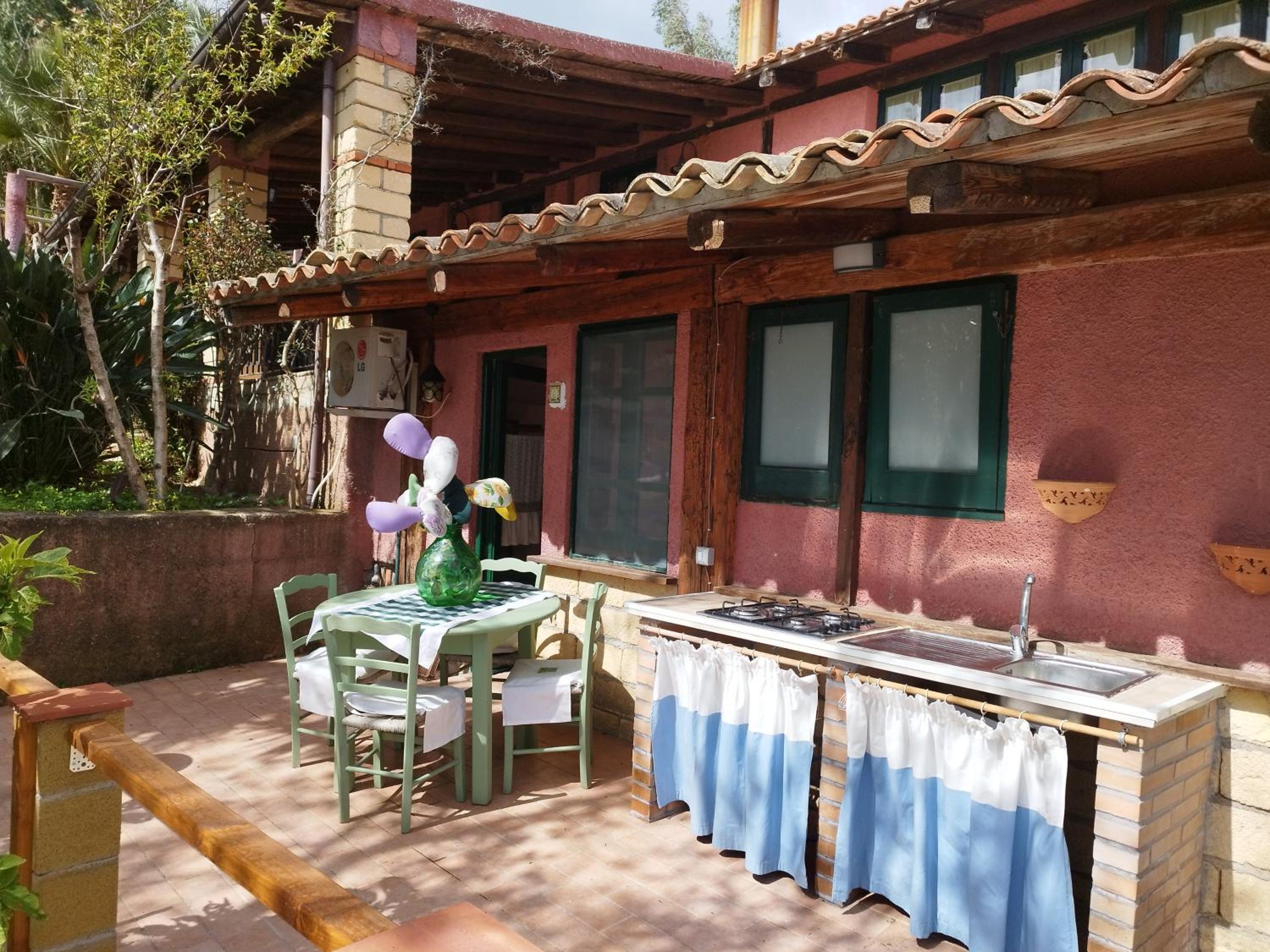 One-Bedroom House - Photo 4