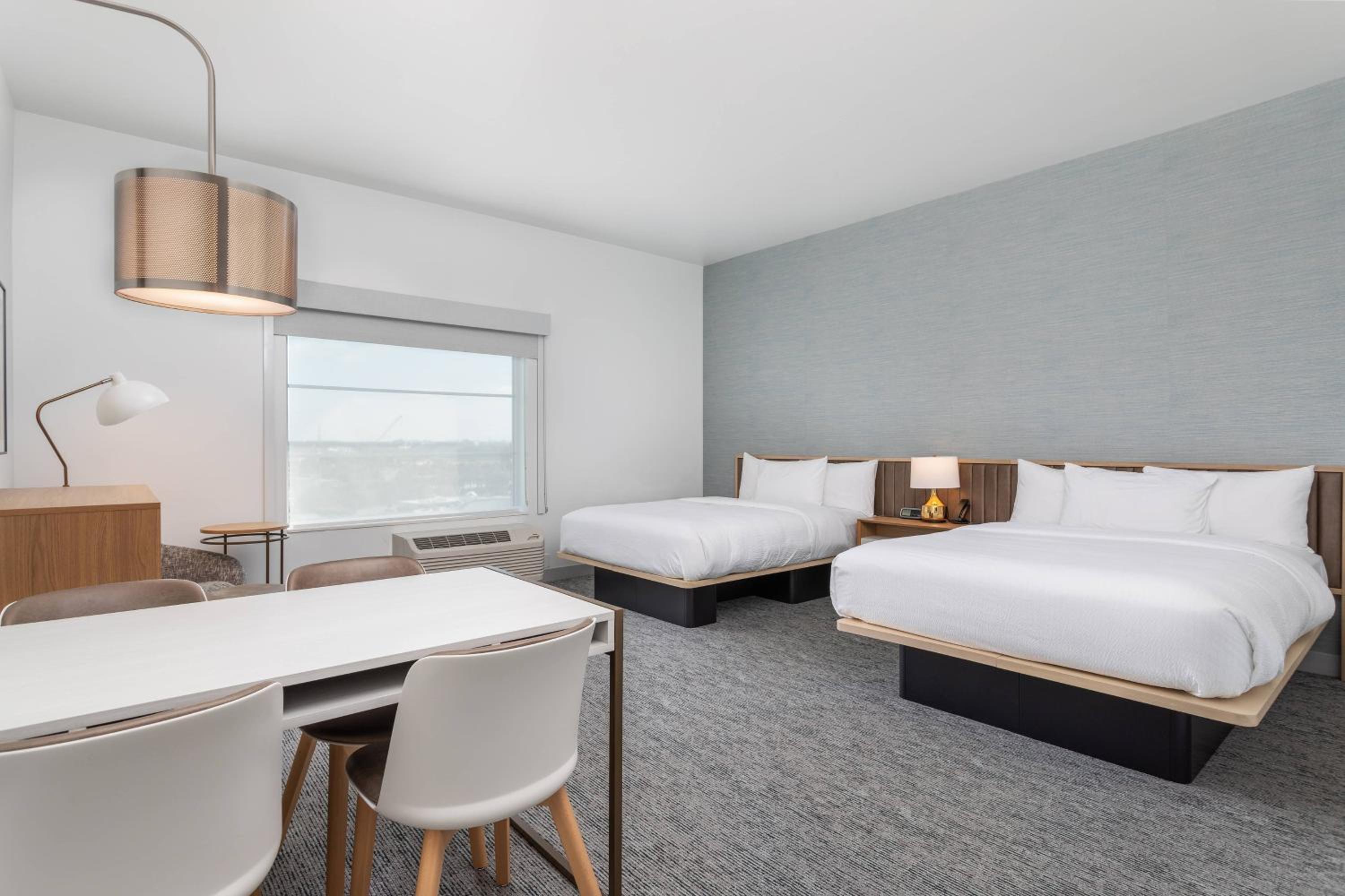 Studio with Two Queen Beds - High Floor/Theme Park View