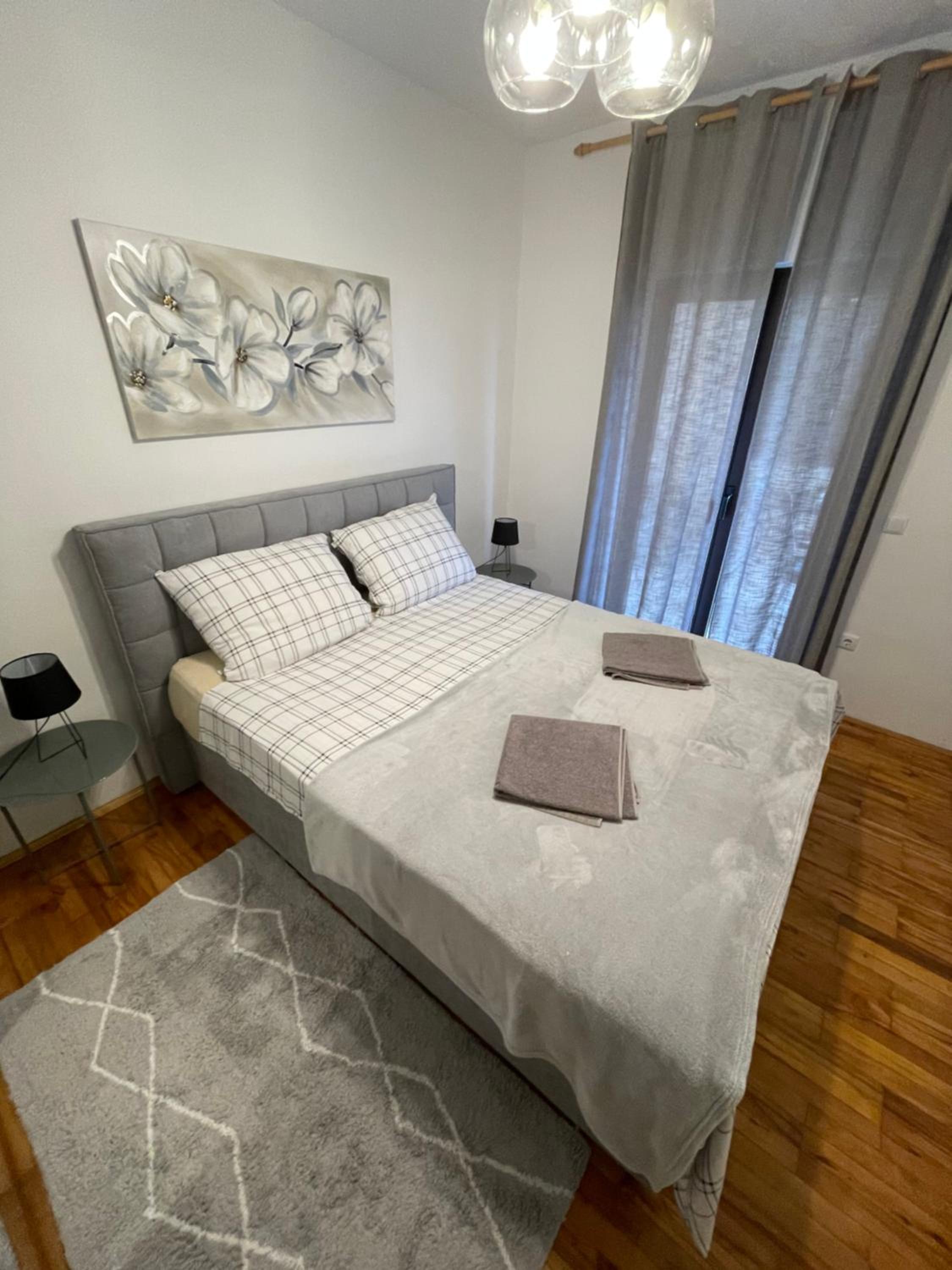 One-Bedroom Apartment - Photo 8