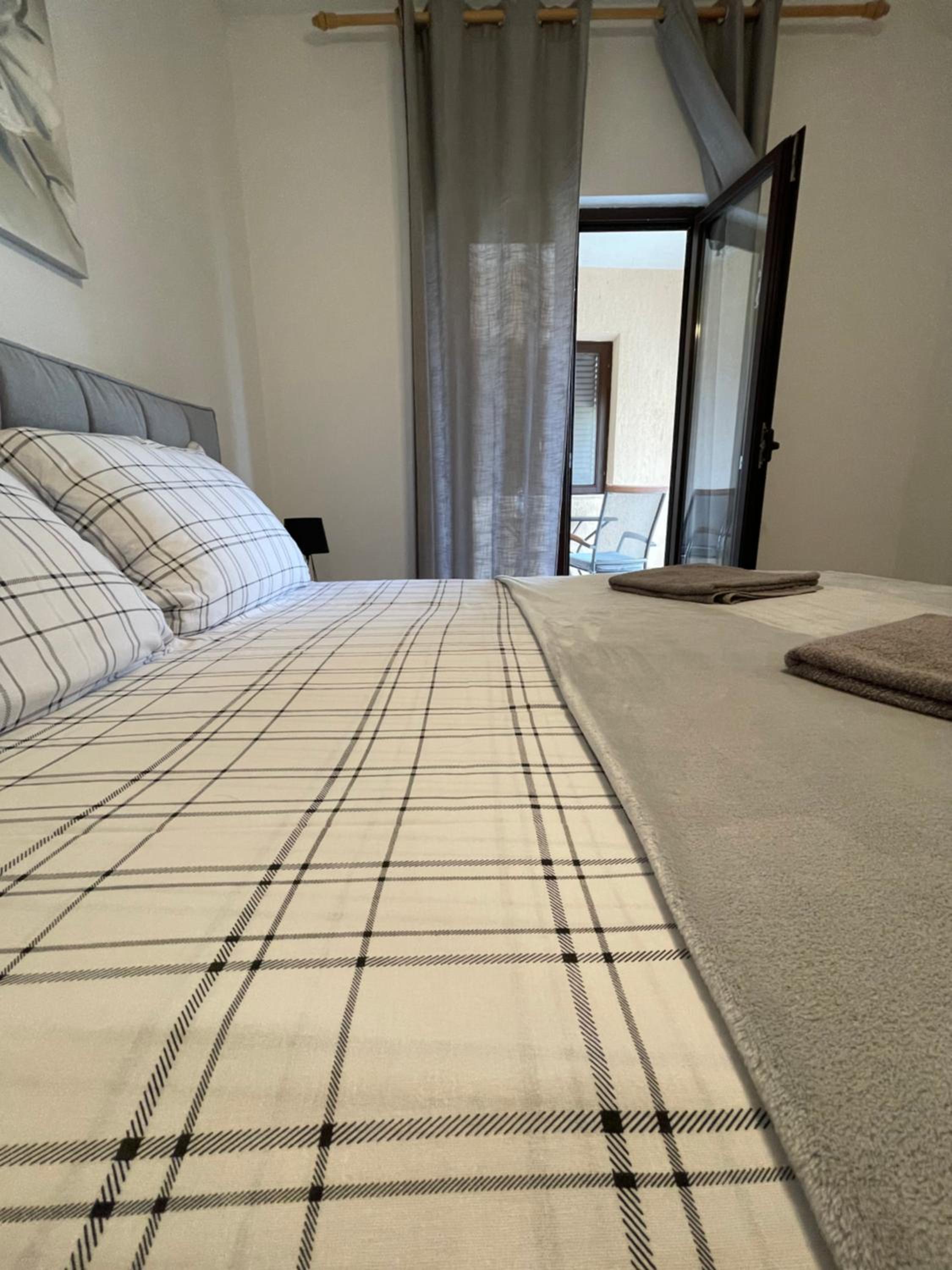 One-Bedroom Apartment - Photo 11