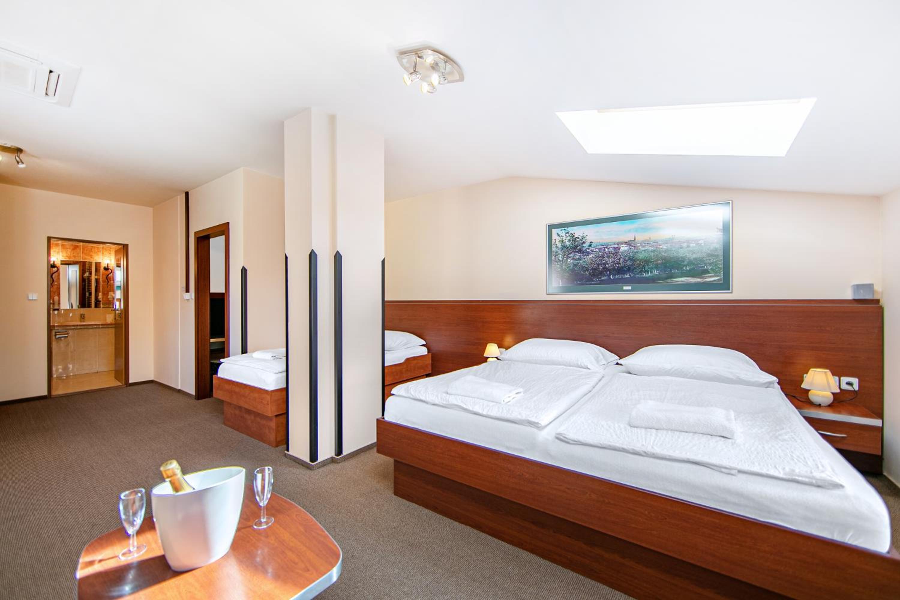 Deluxe Triple Room - Photo 2