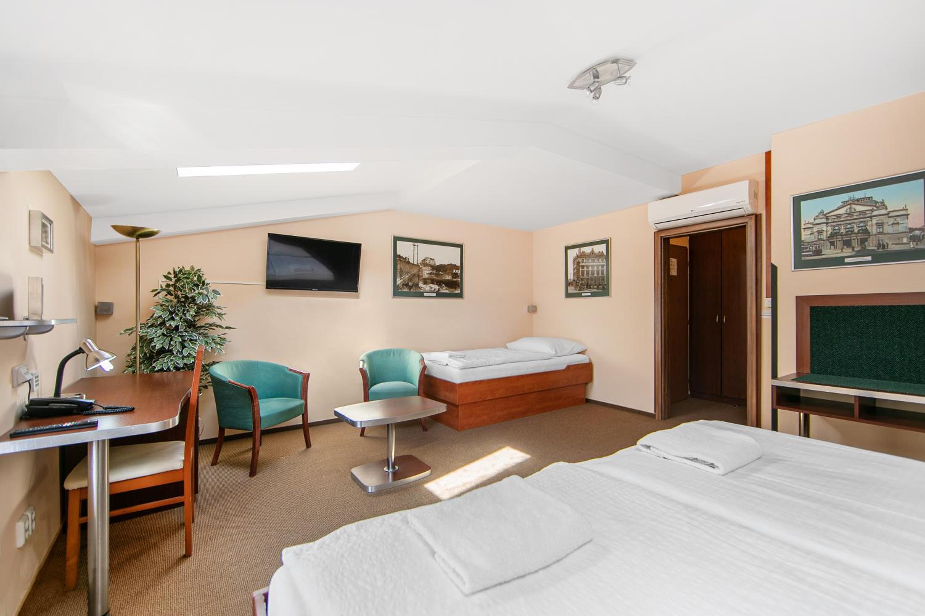 Deluxe Triple Room - Photo 4