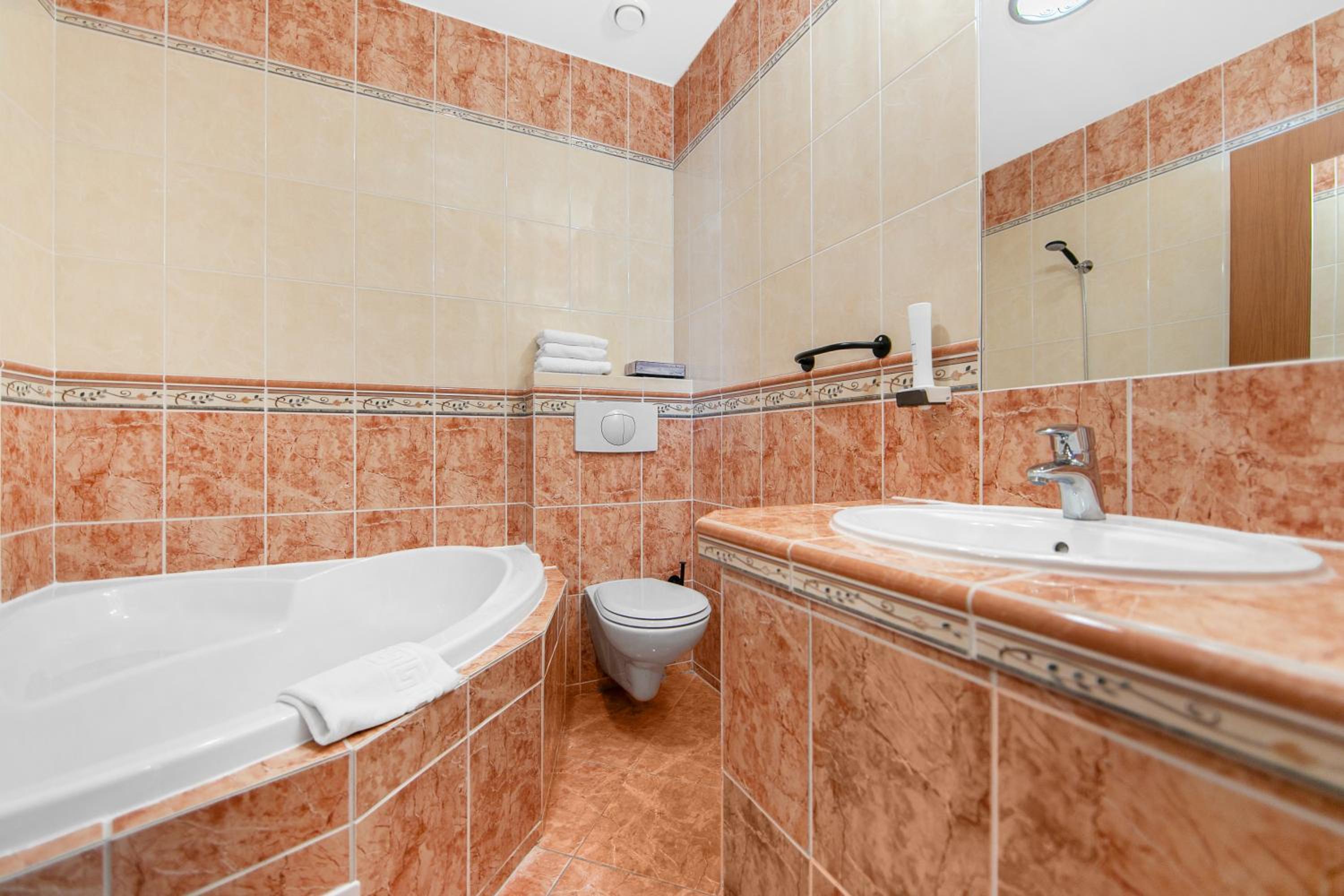 Deluxe Triple Room - Photo 8