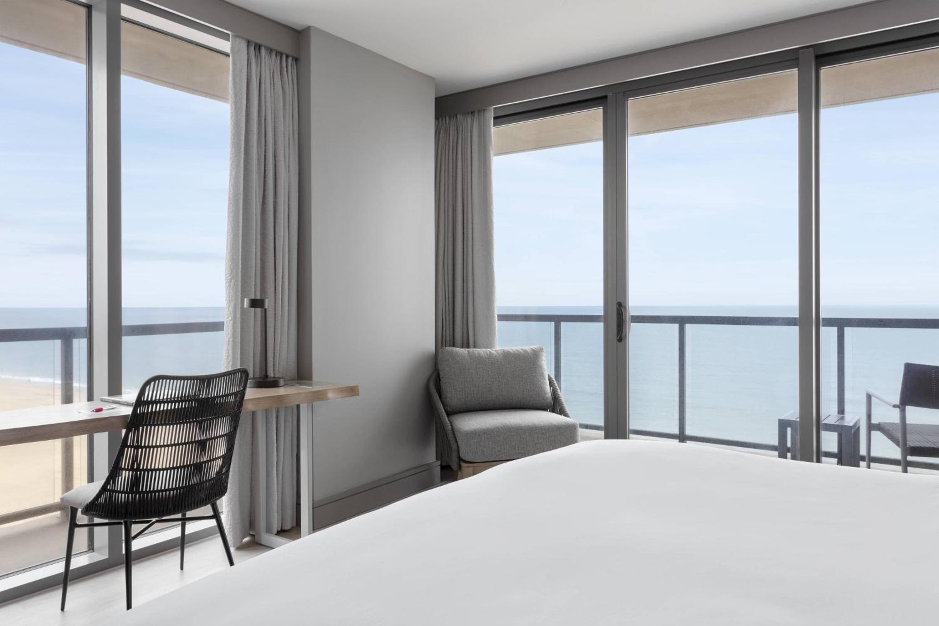 Panoramic, Guest room, 1 King, Ocean facing view, Balcony - Photo 2