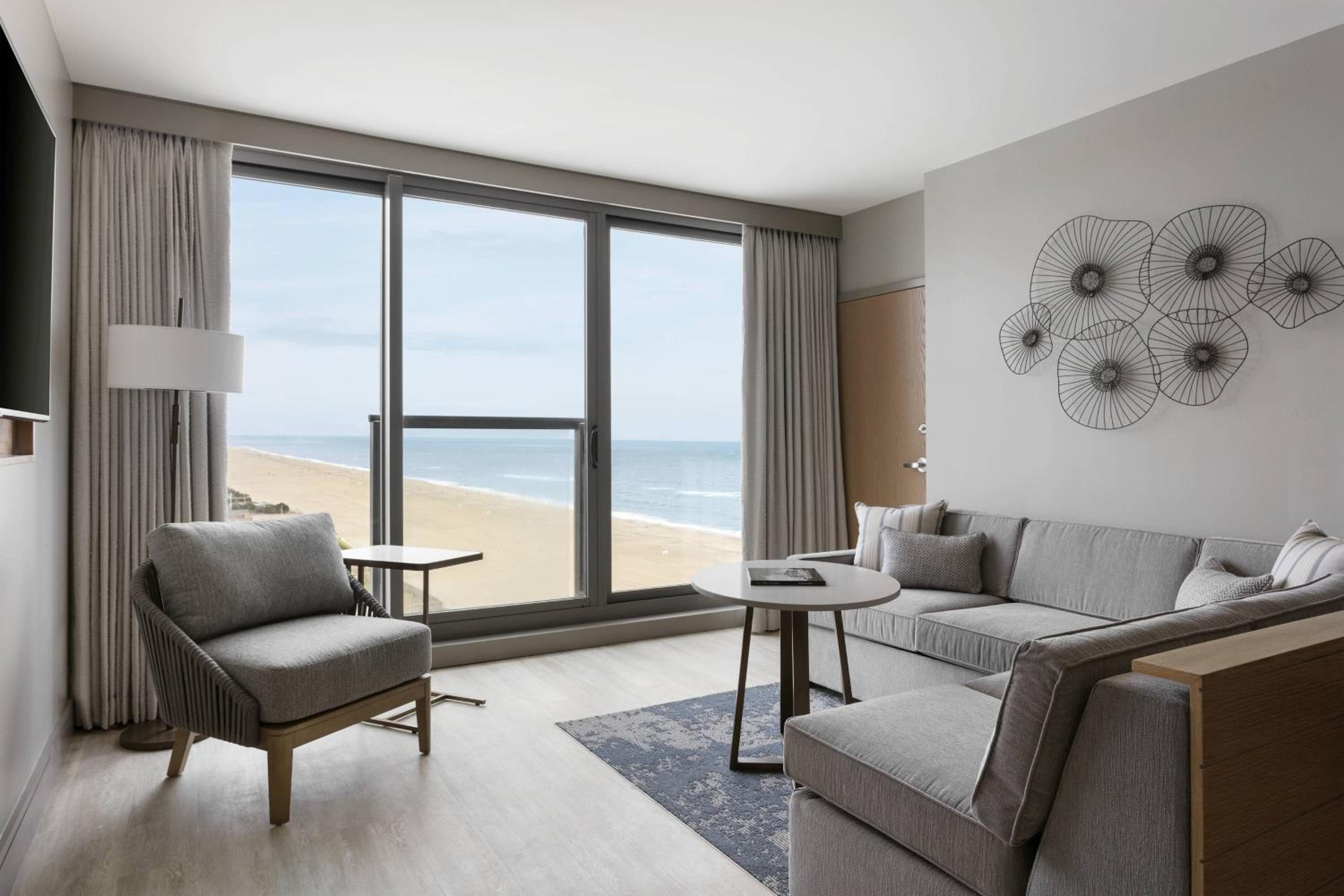 Junior Suite, 1 King, Sofa bed, Ocean view - Photo 2