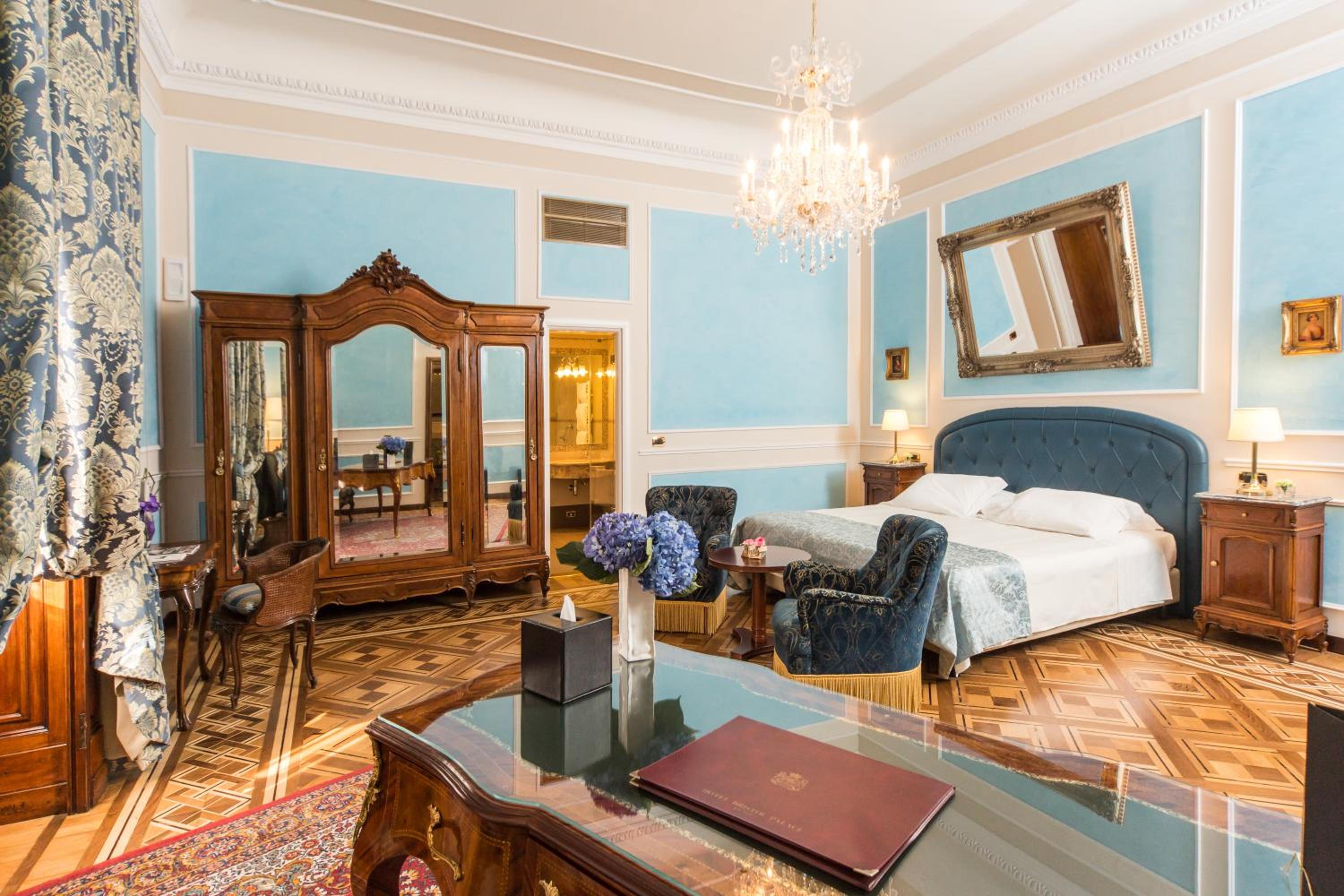 Suite - Photo 1