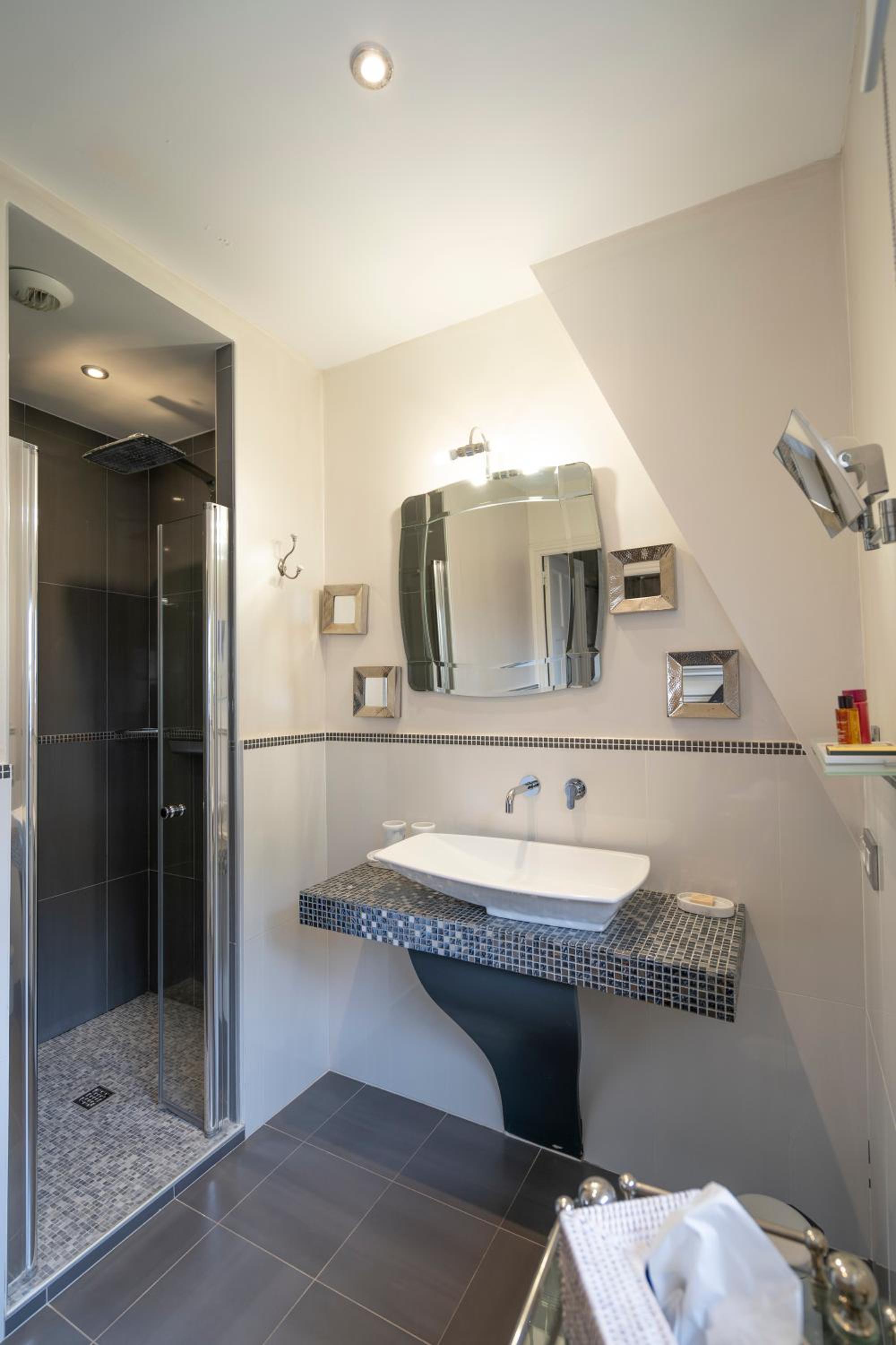 Suite with Garden View