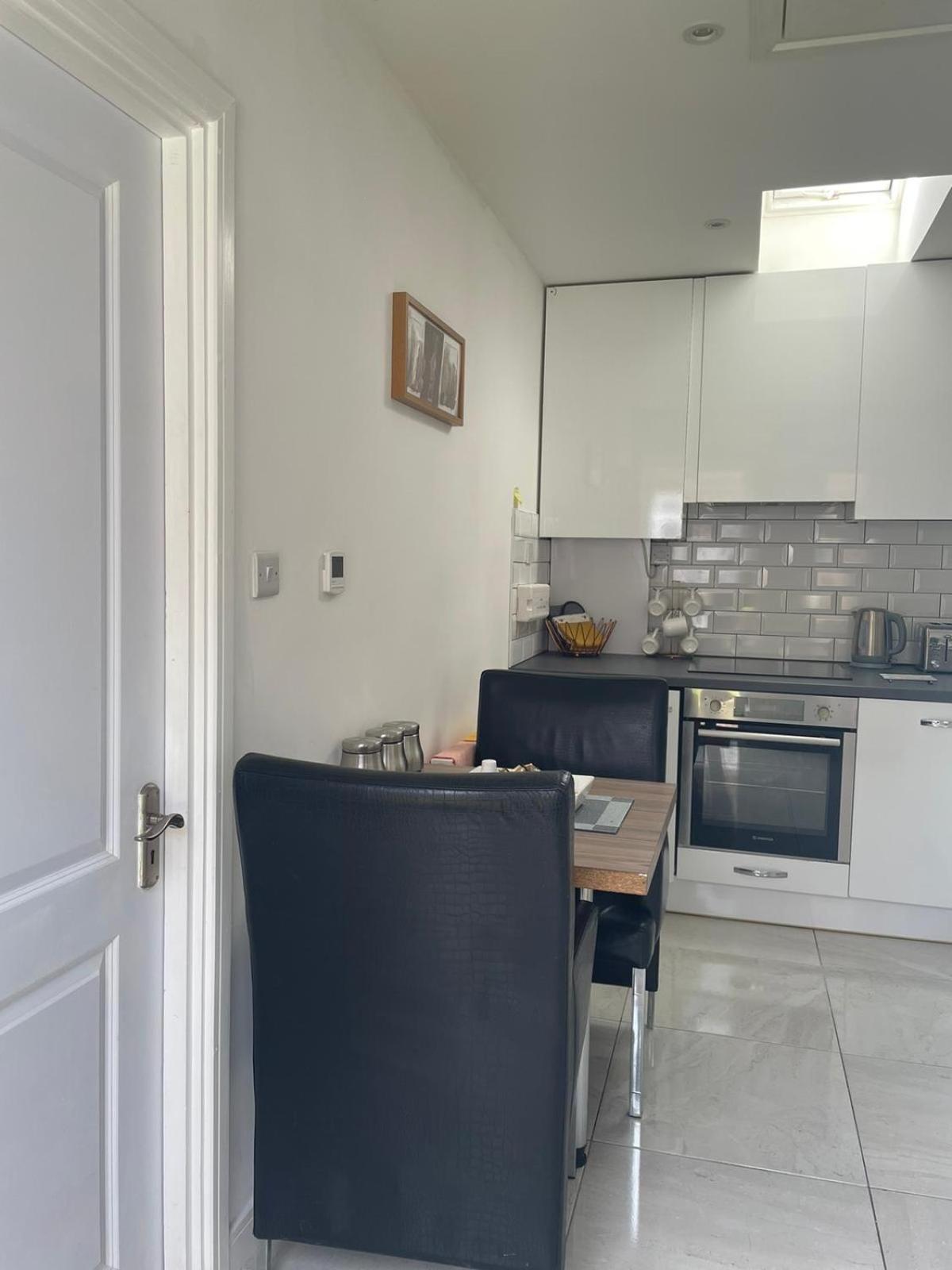 One-Bedroom House photo 3