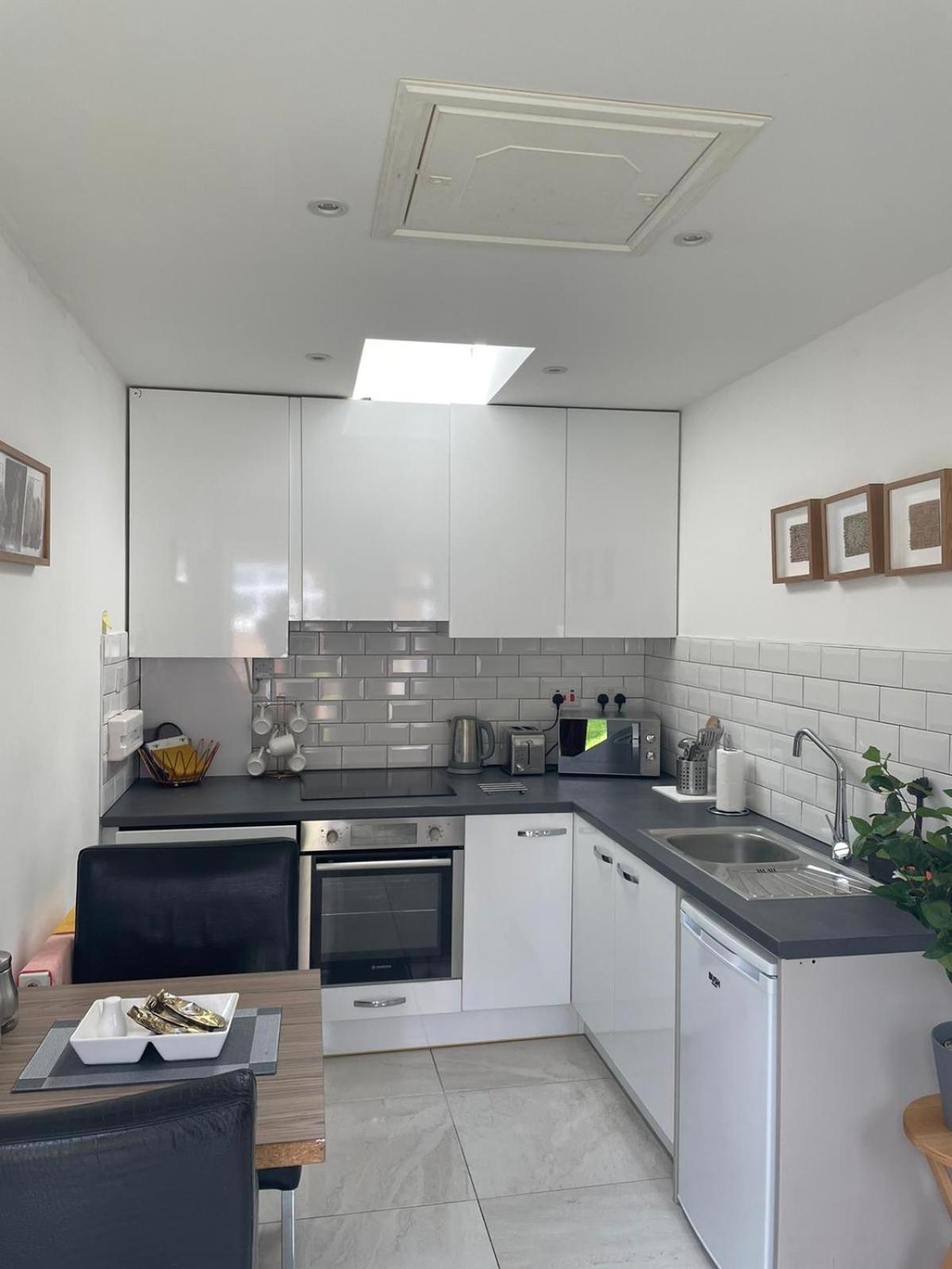 One-Bedroom House photo 2